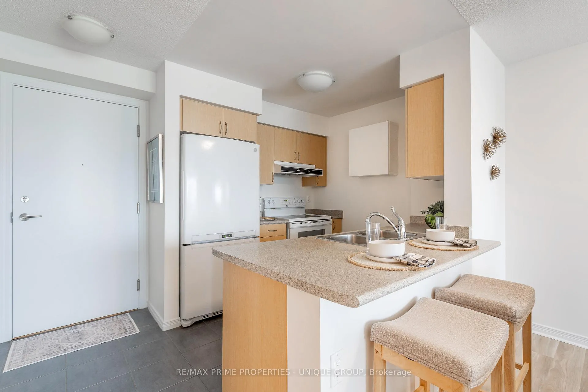 Photo 3 of Unit 908, 61 Heintzman Street, Toronto, Junction Area — HOMEH