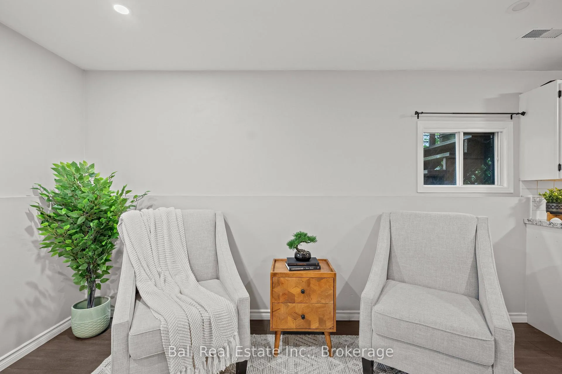 Photo 32 of 735 Mountain Ash Road, Peterborough, Otonabee Ward 1 — HOMEH