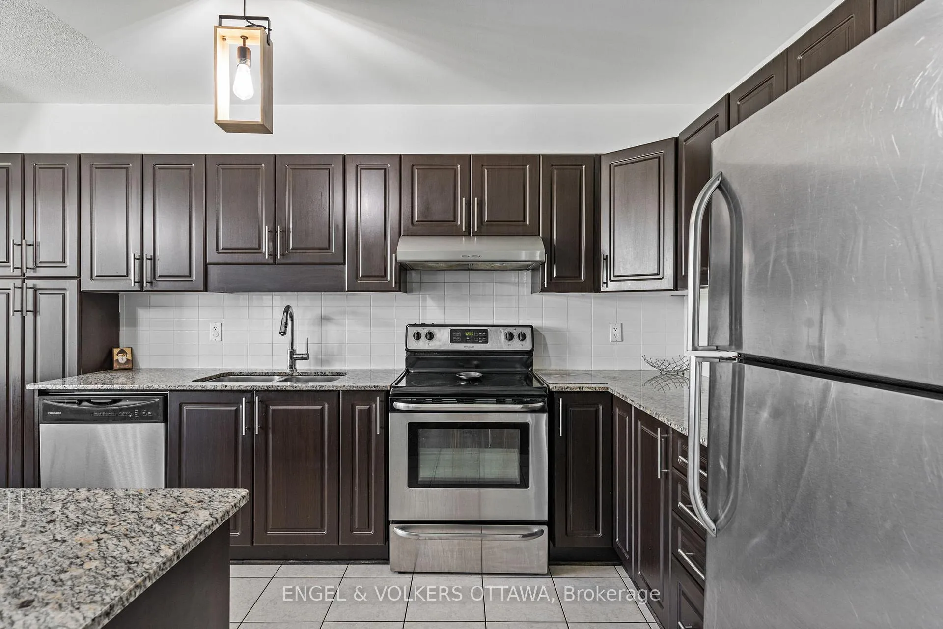Photo 8 of 212 Macoun Circle, Ottawa, Hunt Club Park/Greenboro — HOMEH