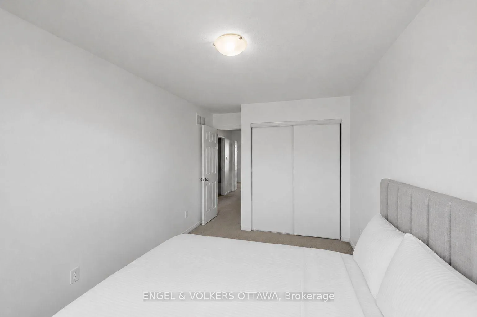Photo 20 of 212 Macoun Circle, Ottawa, Hunt Club Park/Greenboro — HOMEH