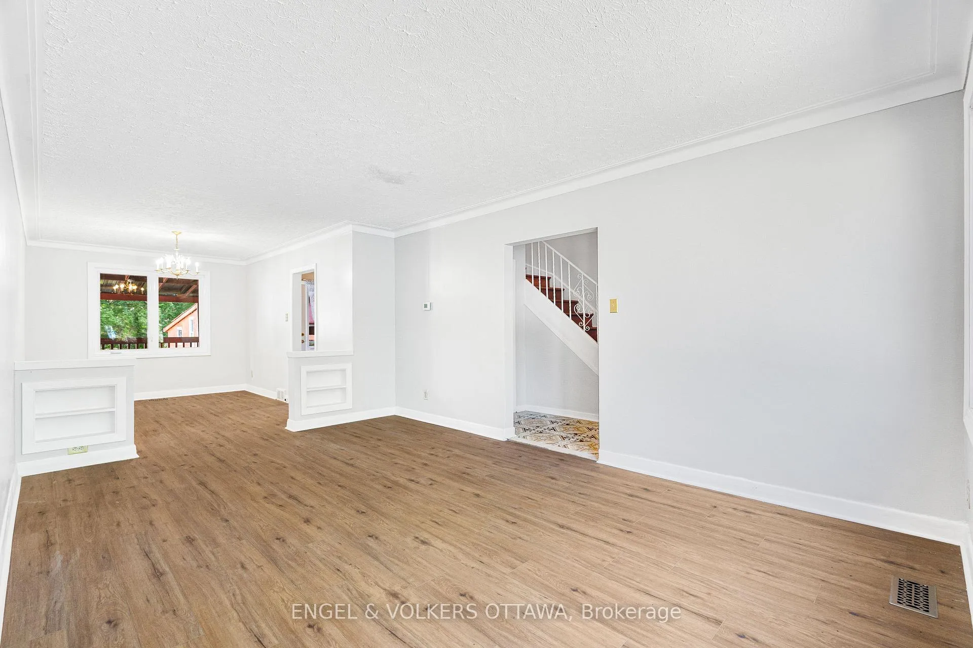 Photo 10 of 1402 Kilborn Avenue, Ottawa, Alta Vista — HOMEH