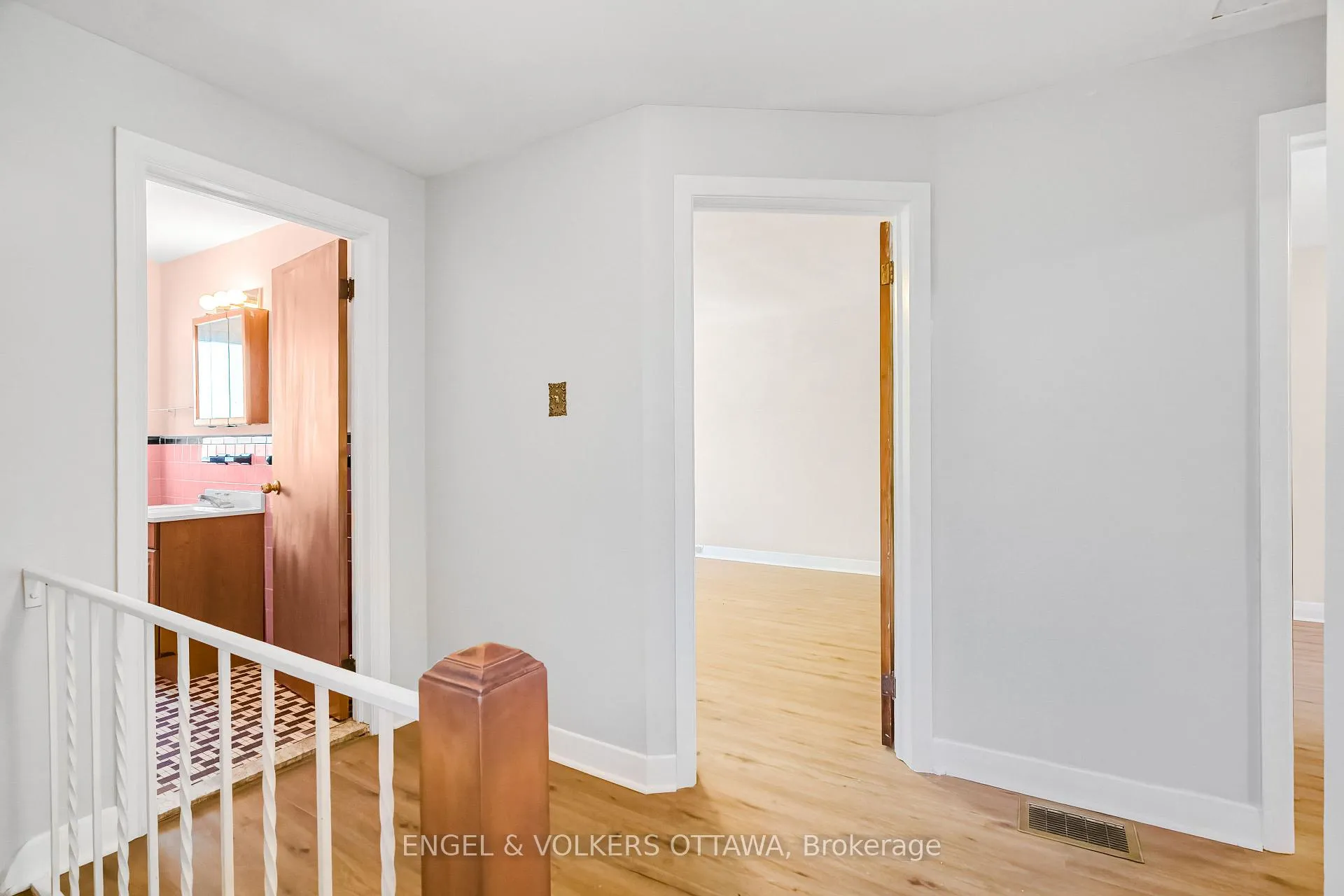 Photo 16 of 1402 Kilborn Avenue, Ottawa, Alta Vista — HOMEH