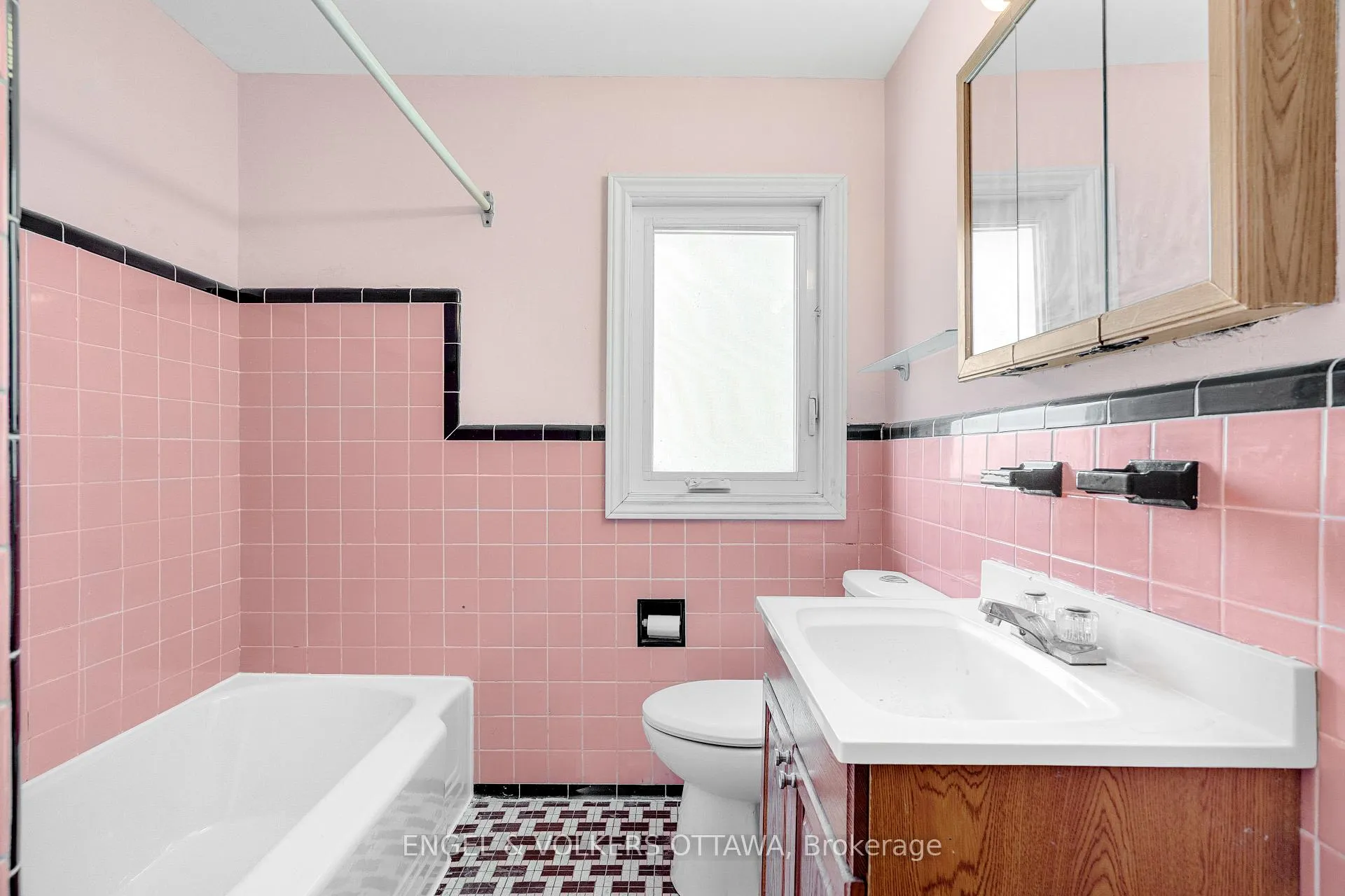 Photo 22 of 1402 Kilborn Avenue, Ottawa, Alta Vista — HOMEH