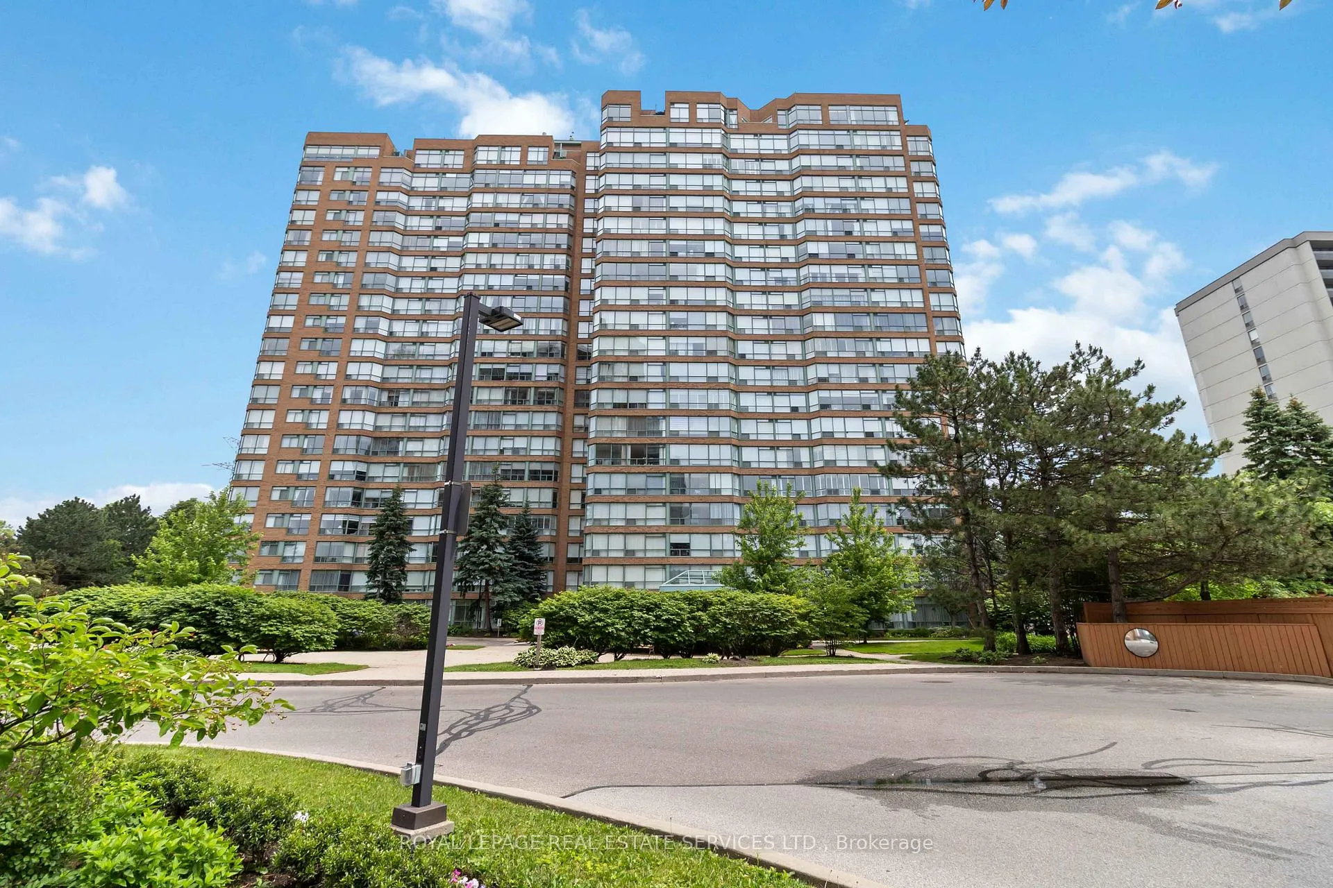 Photo 1 of Unit 1710, 1276 Maple Crossing Boulevard, Burlington, Brant — HOMEH