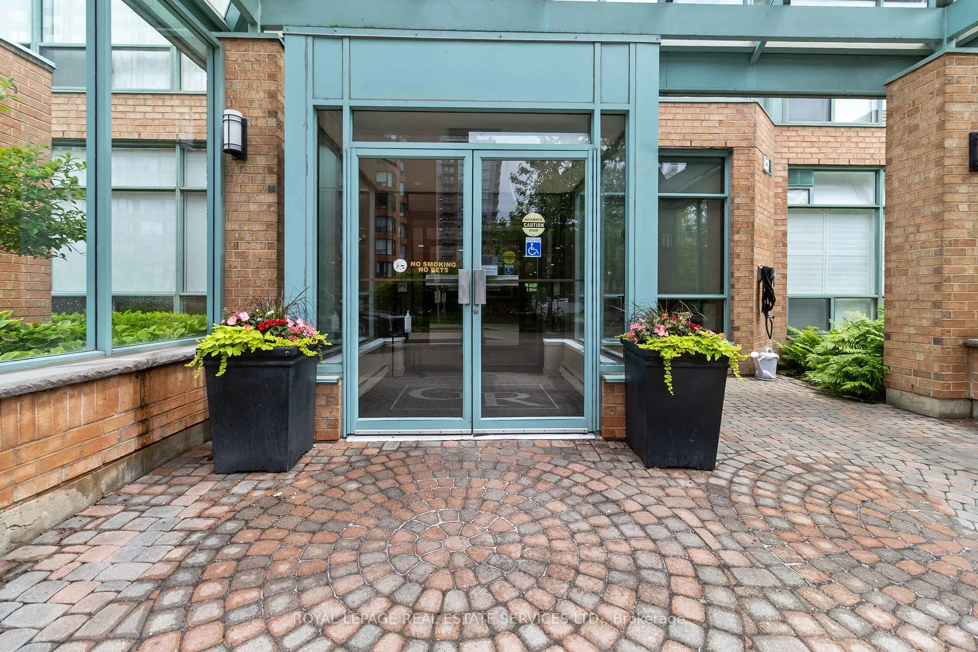 Photo 2 of Unit 1710, 1276 Maple Crossing Boulevard, Burlington, Brant — HOMEH