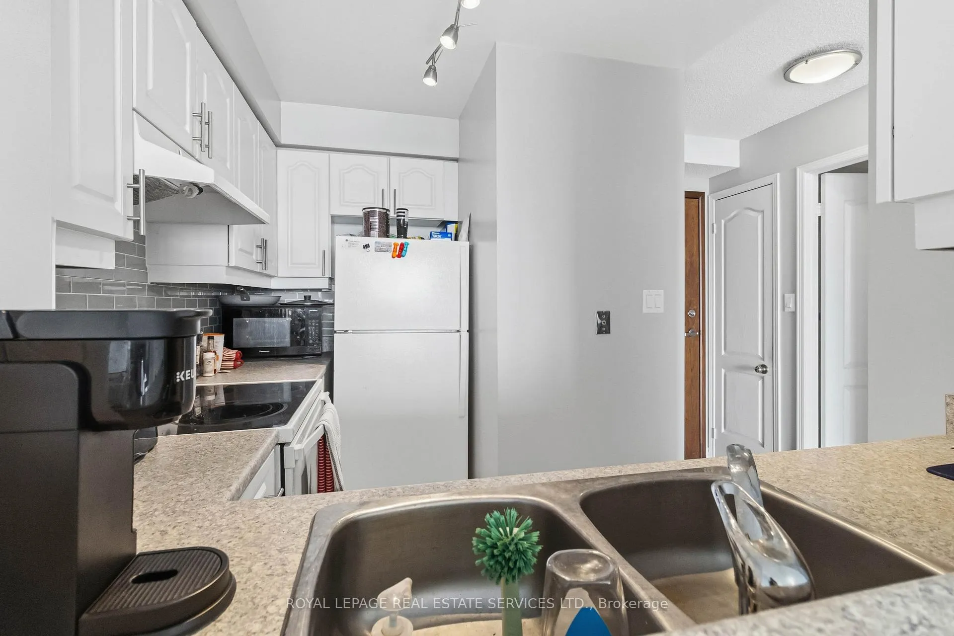 Photo 11 of Unit 1710, 1276 Maple Crossing Boulevard, Burlington, Brant — HOMEH