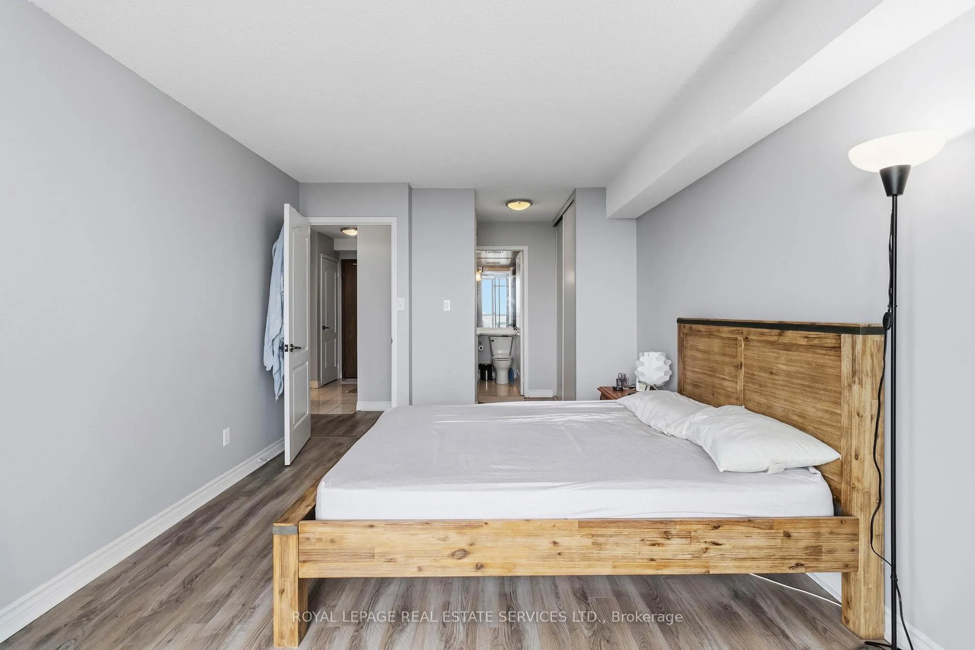 Photo 12 of Unit 1710, 1276 Maple Crossing Boulevard, Burlington, Brant — HOMEH