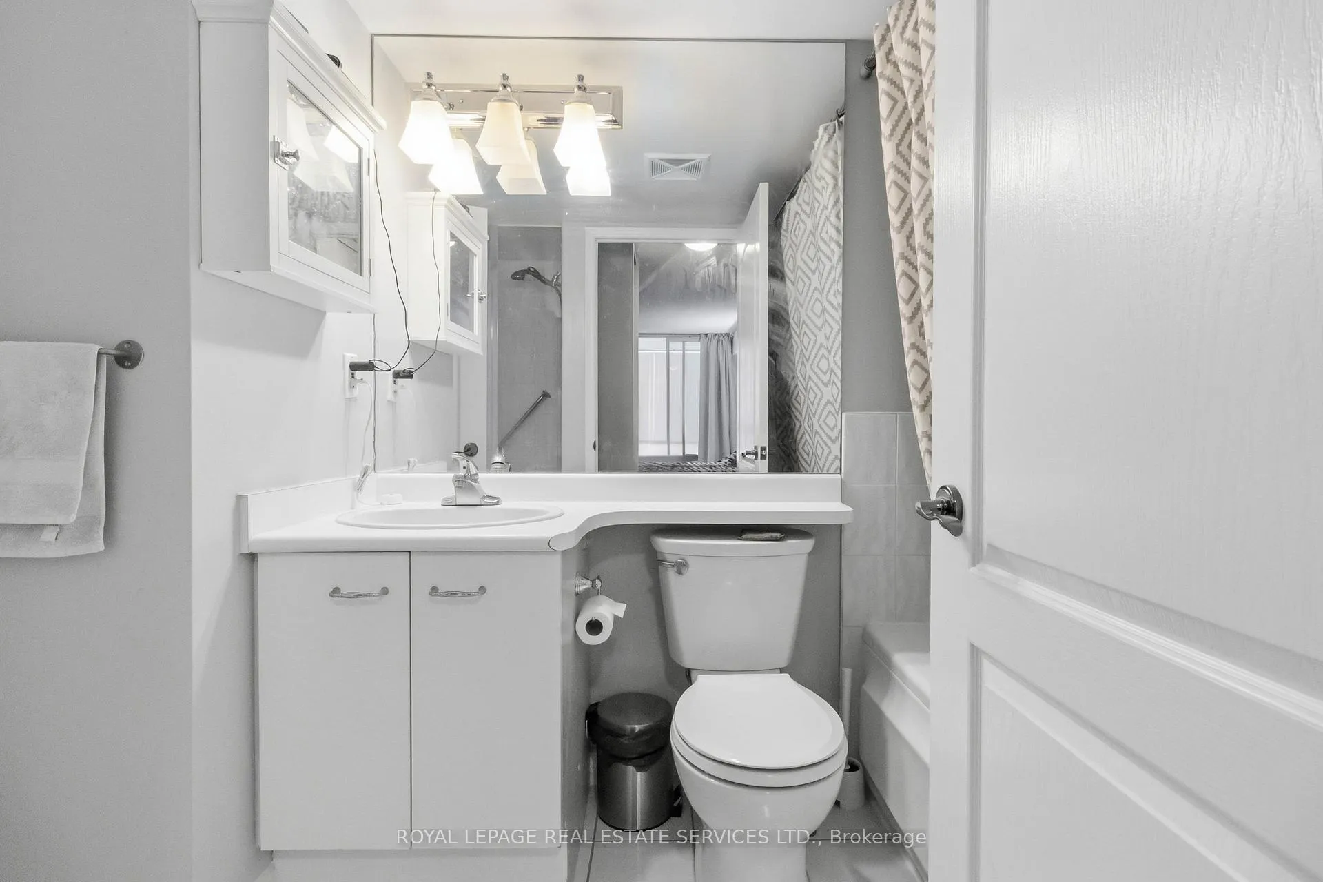 Photo 17 of Unit 1710, 1276 Maple Crossing Boulevard, Burlington, Brant — HOMEH