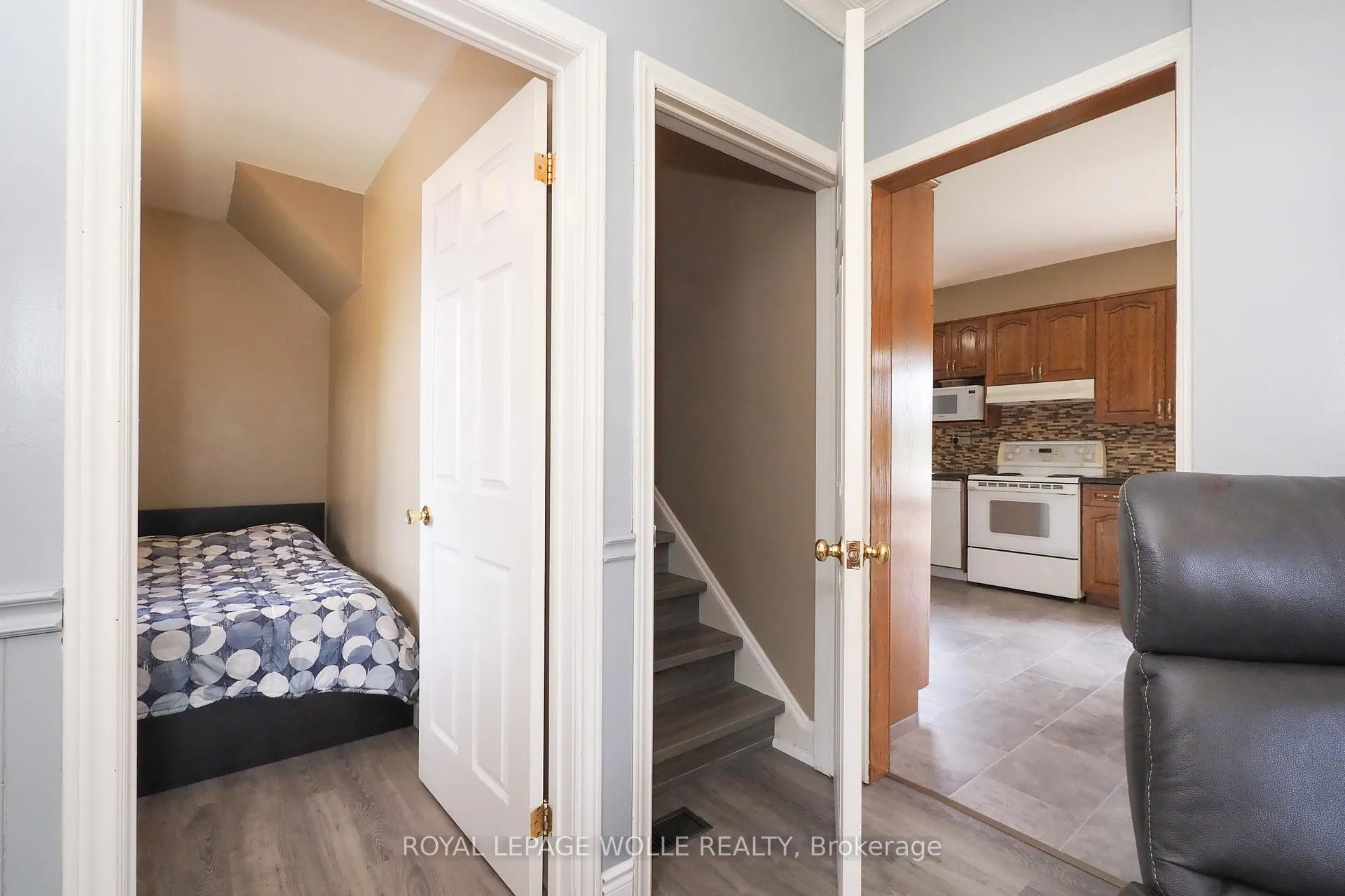Photo 3 of 3407 Lobsinger Line, Wellesley — HOMEH