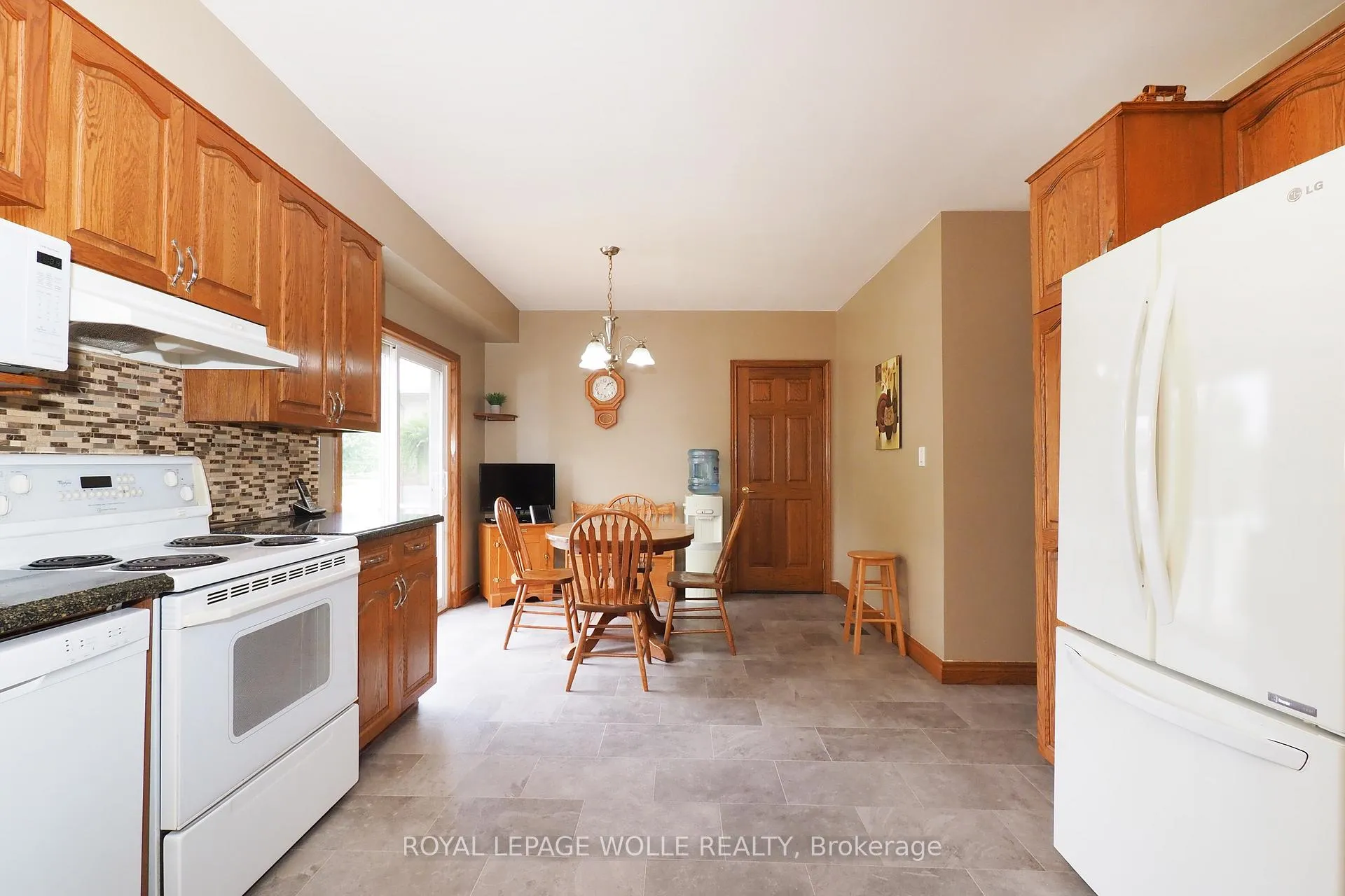 Photo 6 of 3407 Lobsinger Line, Wellesley — HOMEH