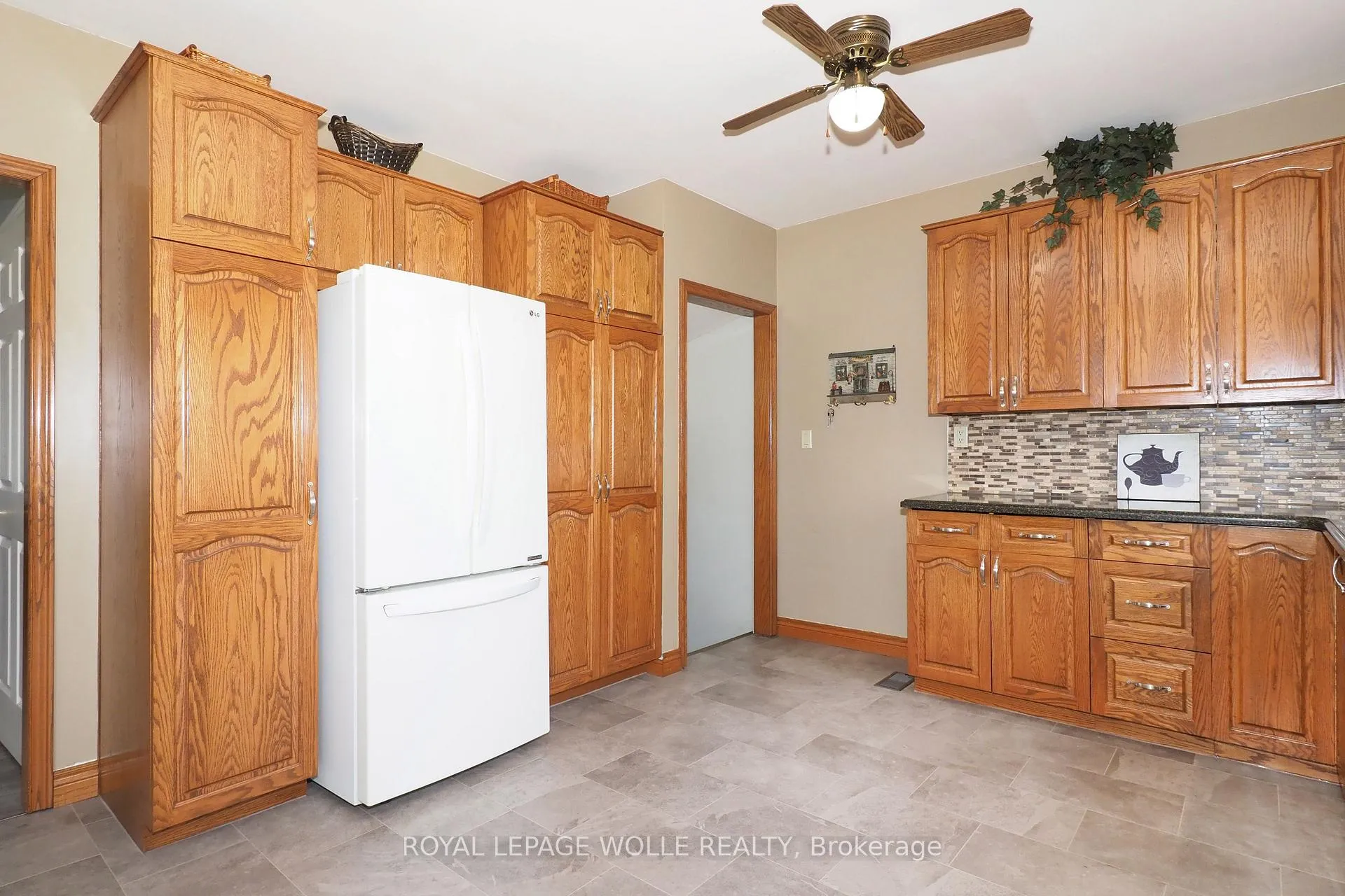 Photo 8 of 3407 Lobsinger Line, Wellesley — HOMEH