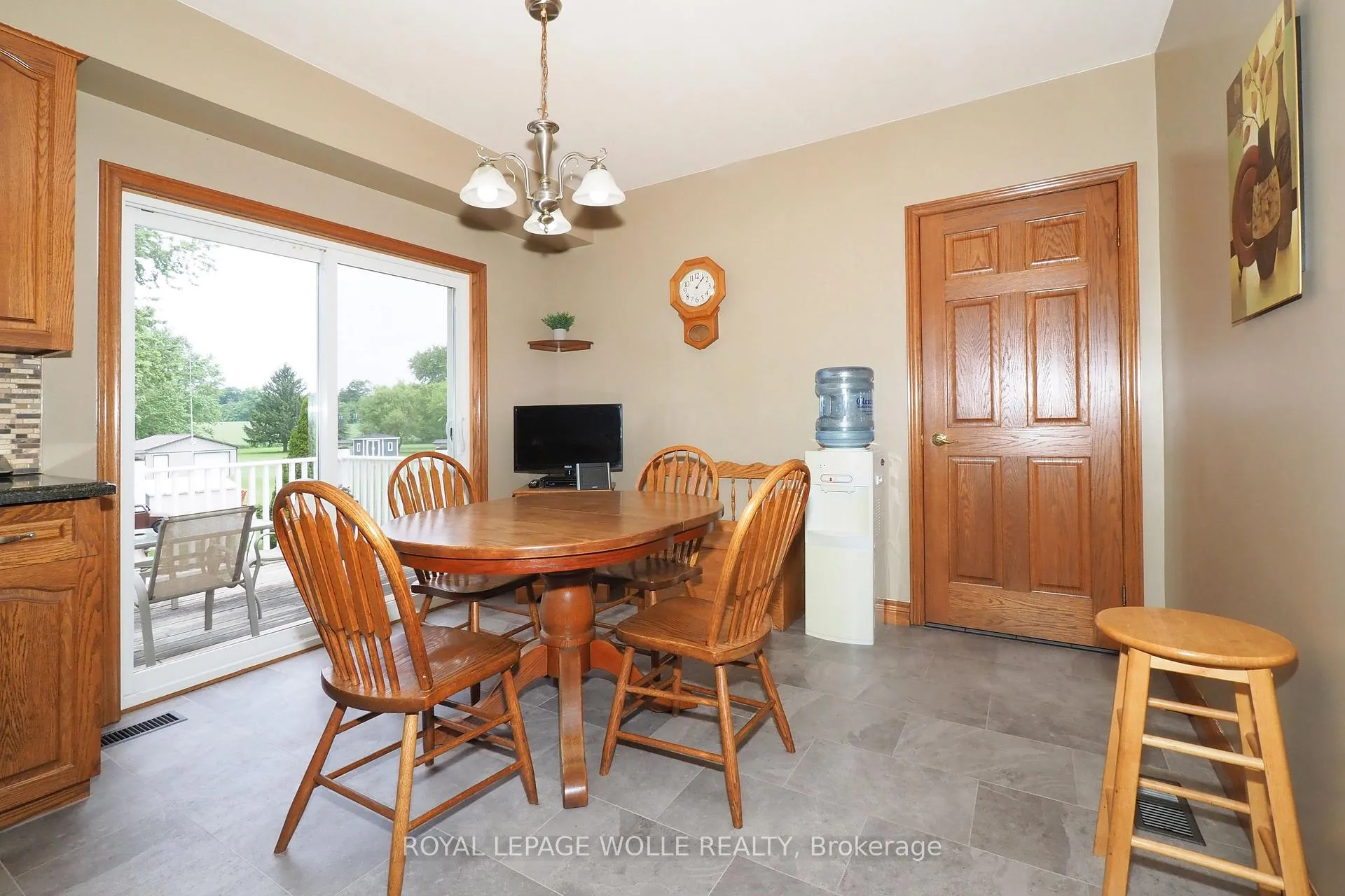 Photo 9 of 3407 Lobsinger Line, Wellesley — HOMEH
