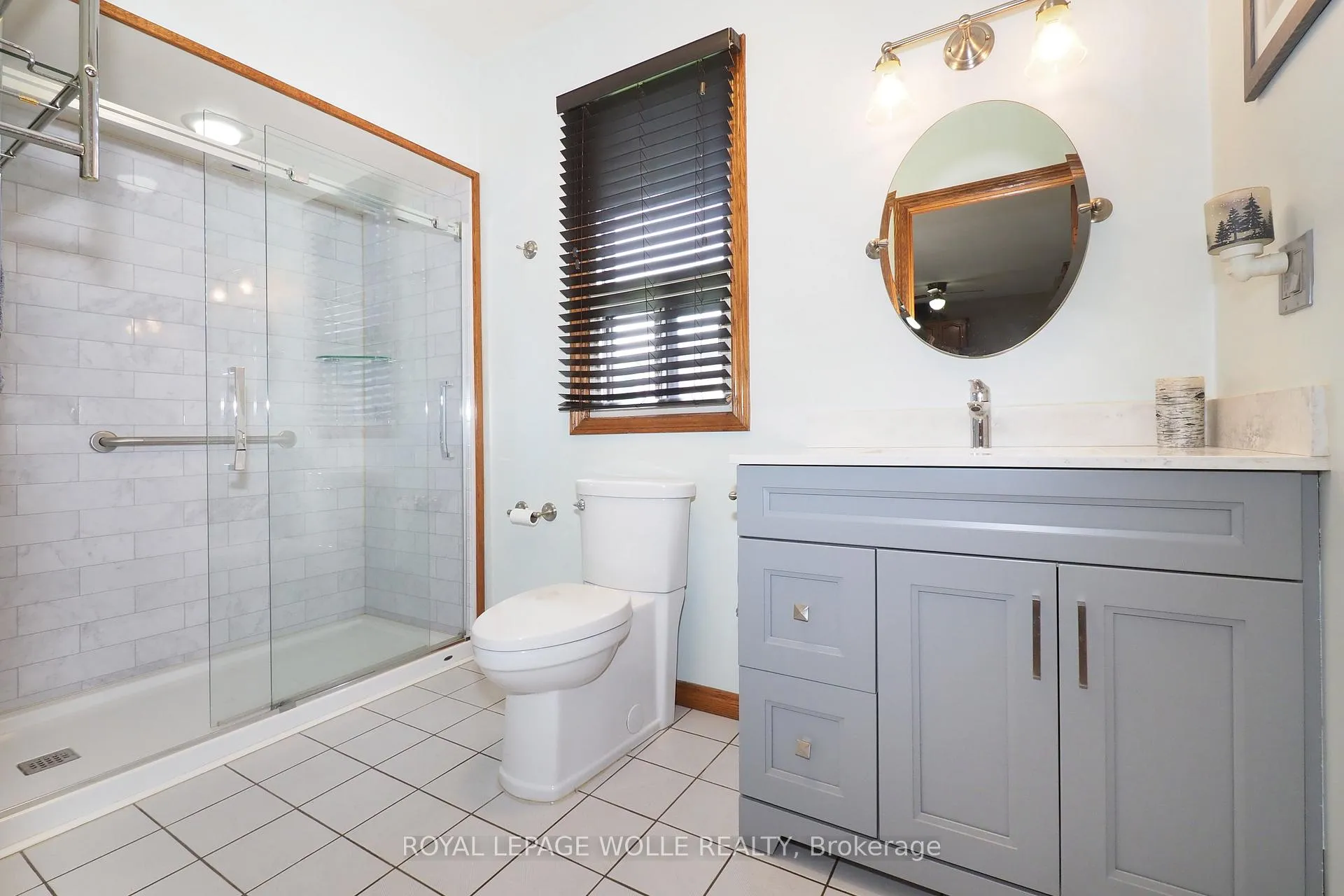 Photo 10 of 3407 Lobsinger Line, Wellesley — HOMEH
