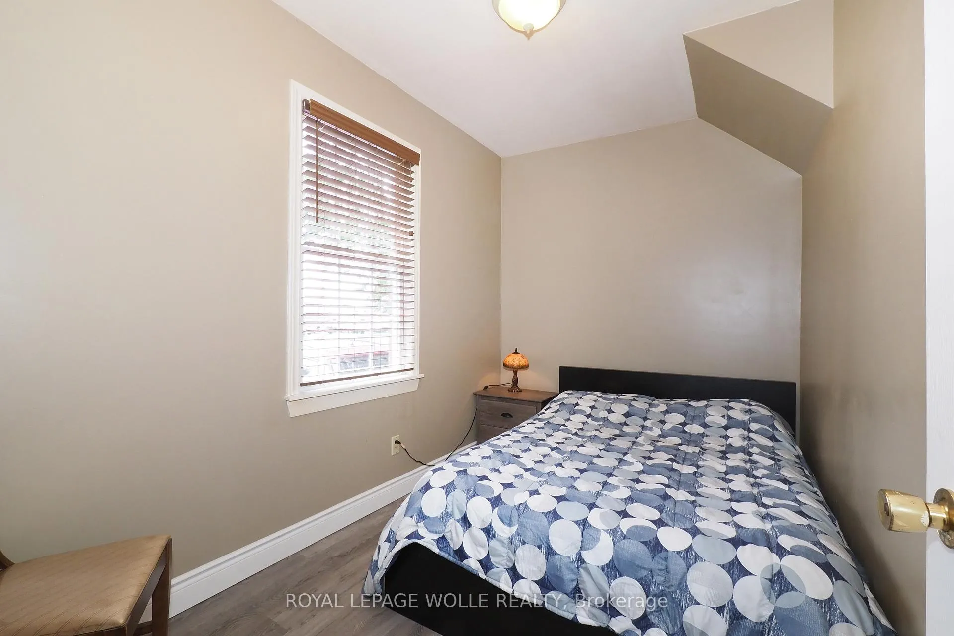 Photo 11 of 3407 Lobsinger Line, Wellesley — HOMEH