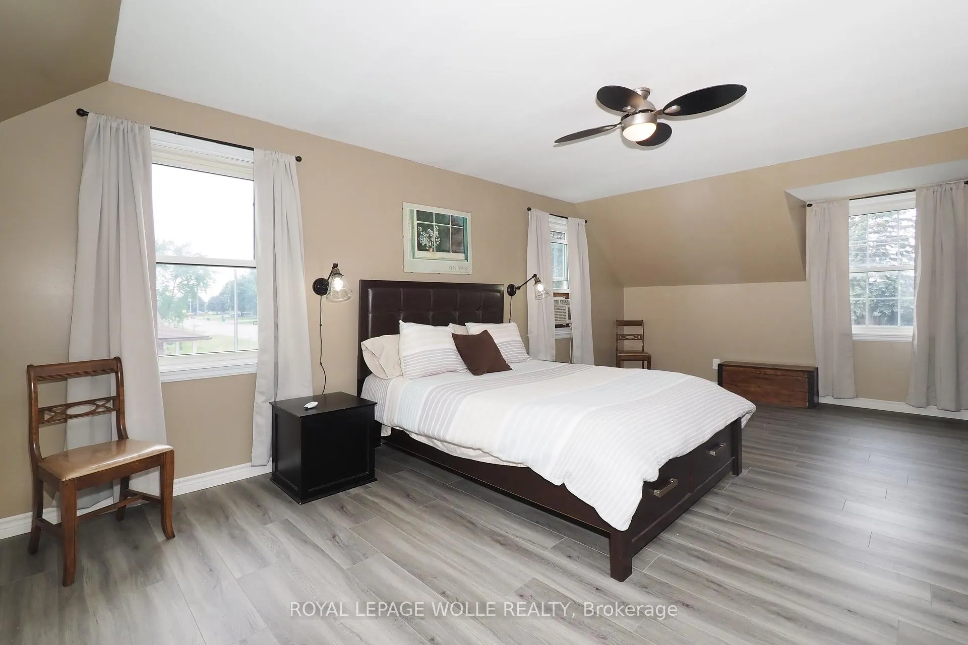 Photo 15 of 3407 Lobsinger Line, Wellesley — HOMEH