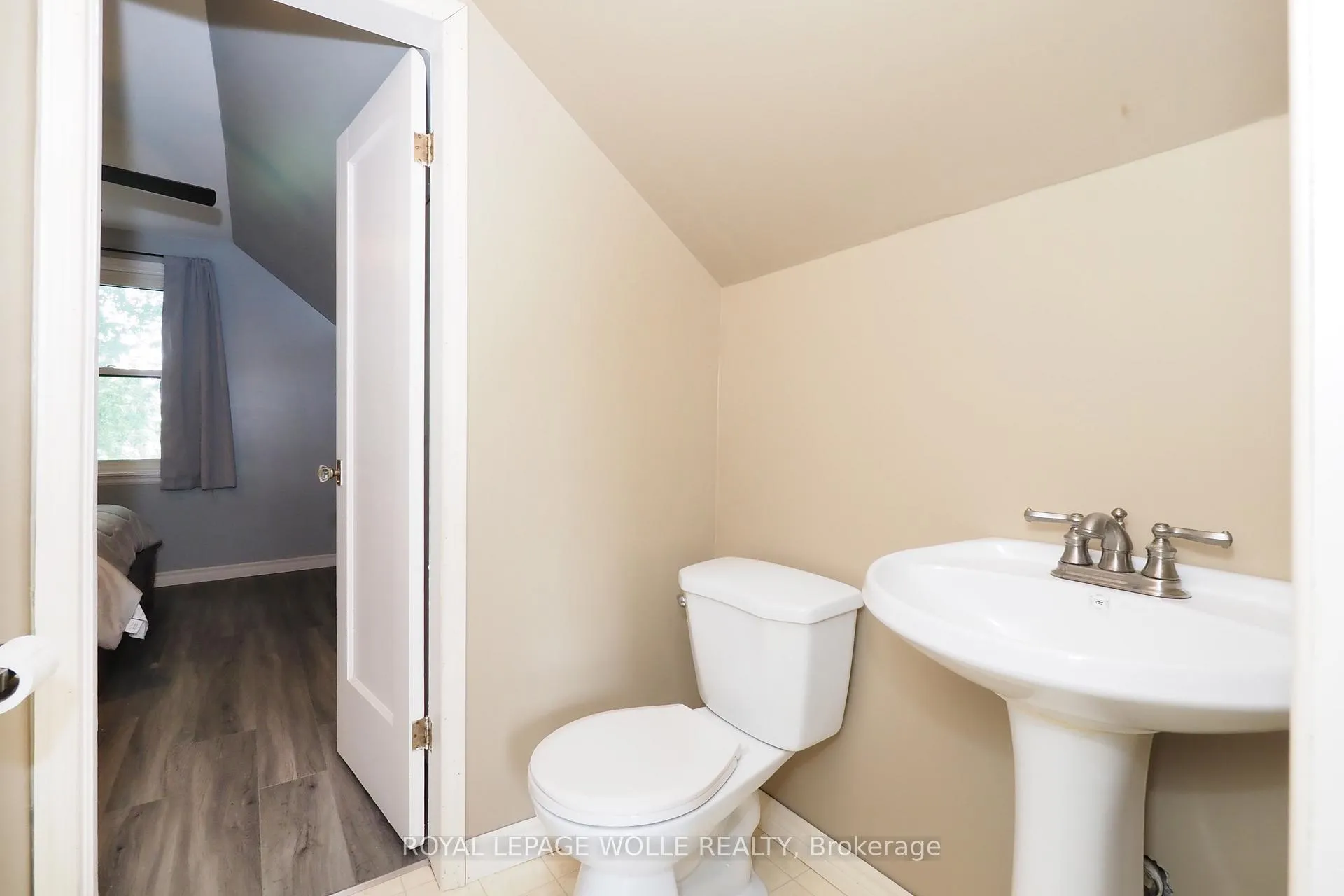 Photo 17 of 3407 Lobsinger Line, Wellesley — HOMEH