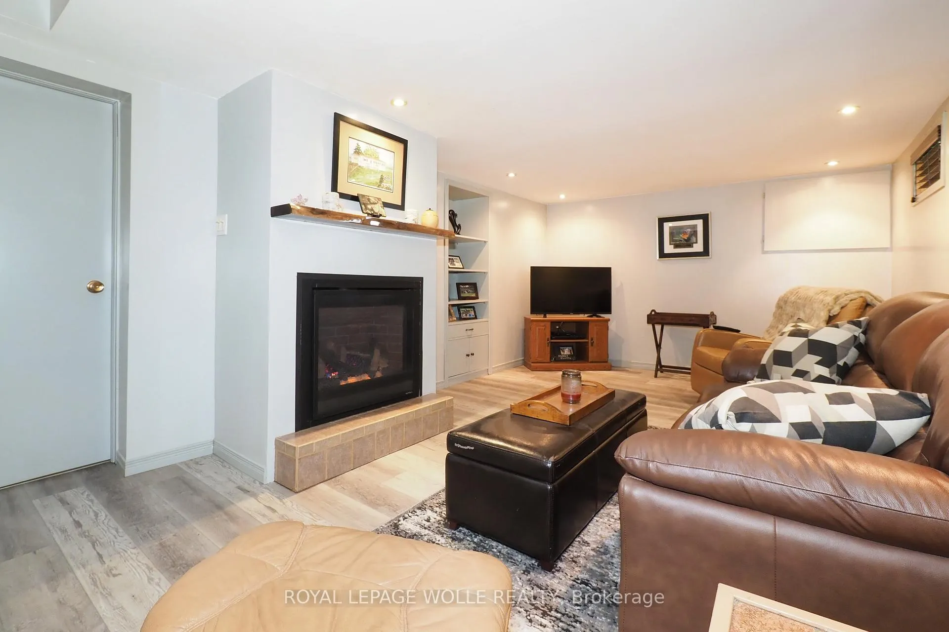 Photo 18 of 3407 Lobsinger Line, Wellesley — HOMEH