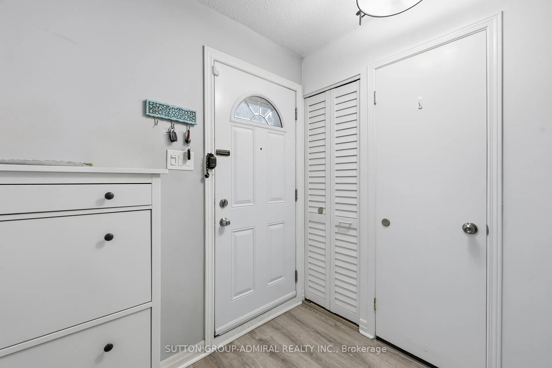 Photo 9 of Unit 4, 965 Francis Road, Burlington, LaSalle — HOMEH