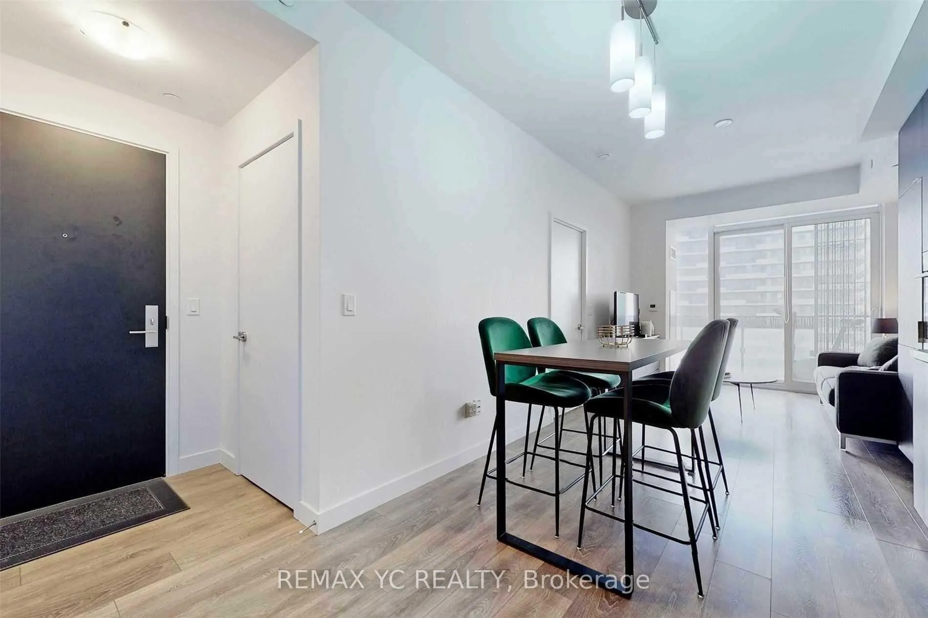 Photo 2 of Unit 2212, 8 Eglinton Avenue E, Toronto, Mount Pleasant East — HOMEH