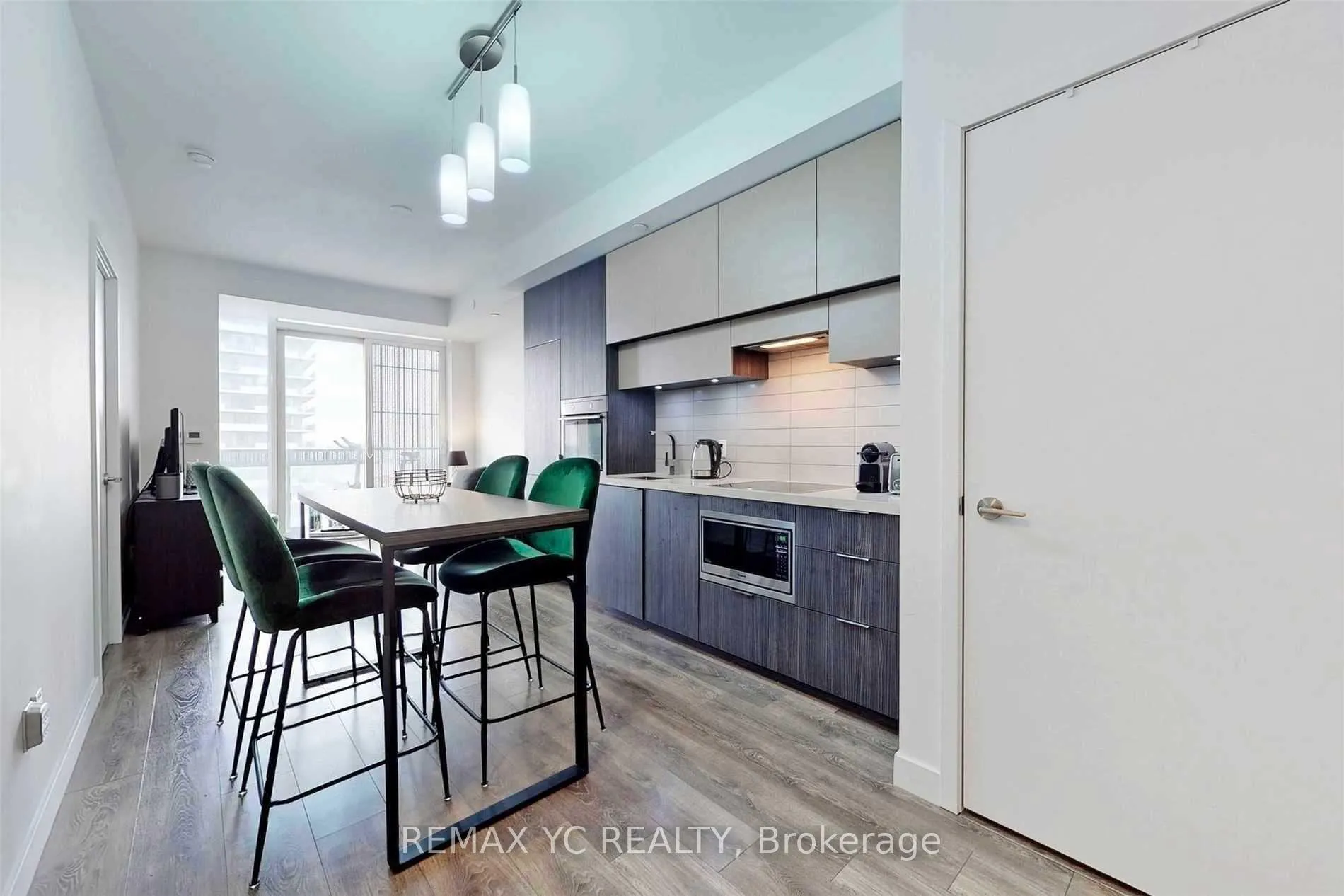 Photo 3 of Unit 2212, 8 Eglinton Avenue E, Toronto, Mount Pleasant East — HOMEH
