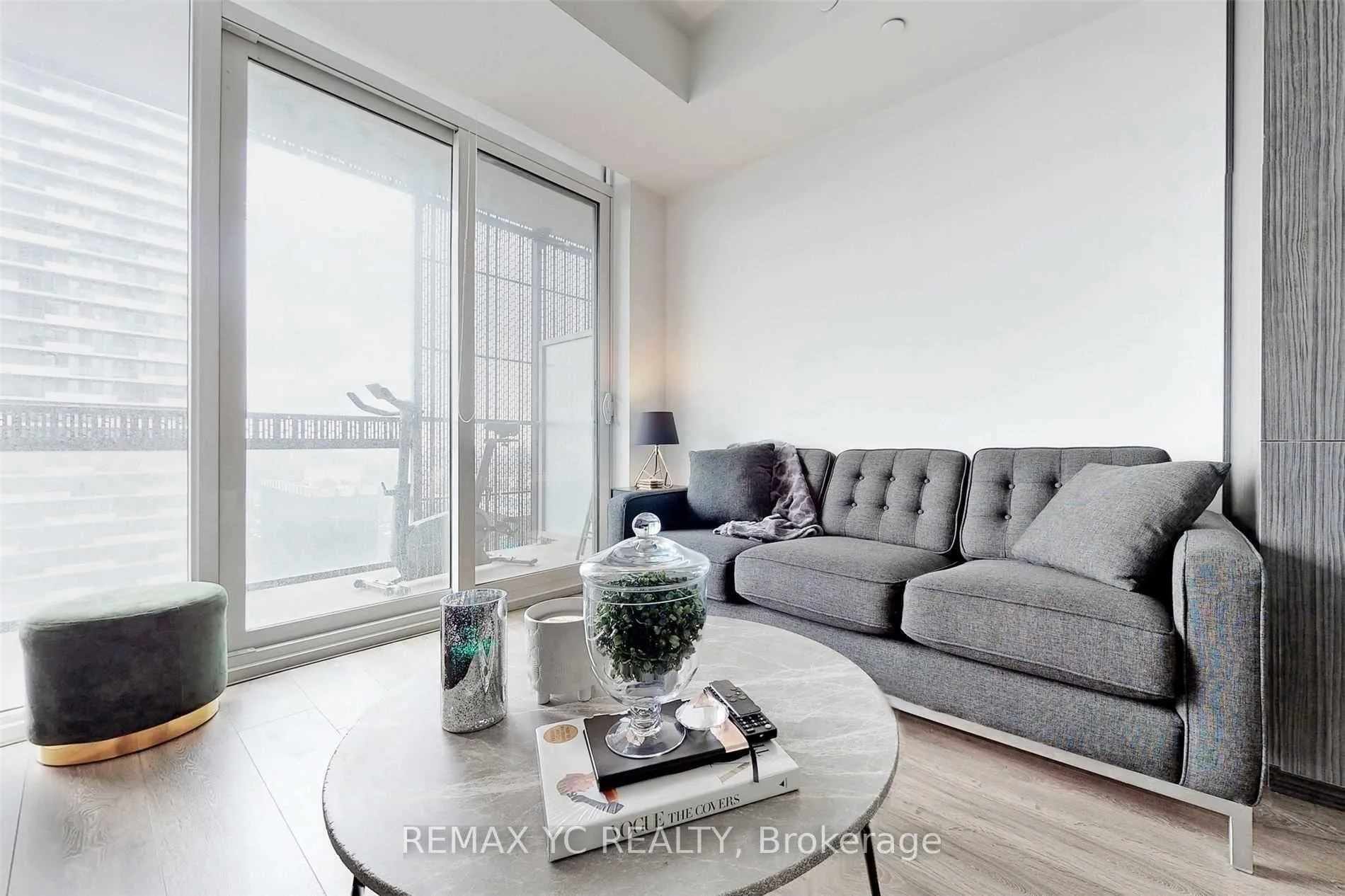 Photo 5 of Unit 2212, 8 Eglinton Avenue E, Toronto, Mount Pleasant East — HOMEH