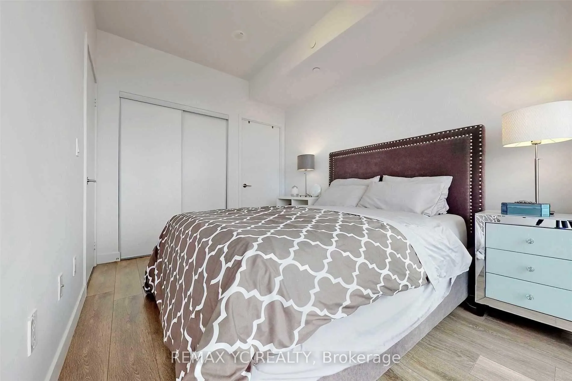 Photo 8 of Unit 2212, 8 Eglinton Avenue E, Toronto, Mount Pleasant East — HOMEH