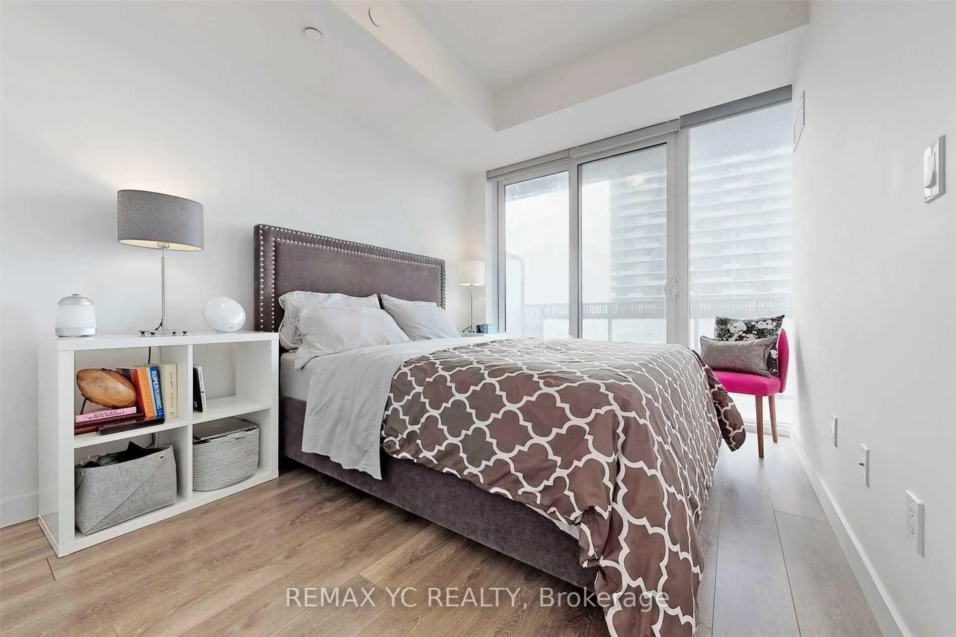 Photo 9 of Unit 2212, 8 Eglinton Avenue E, Toronto, Mount Pleasant East — HOMEH