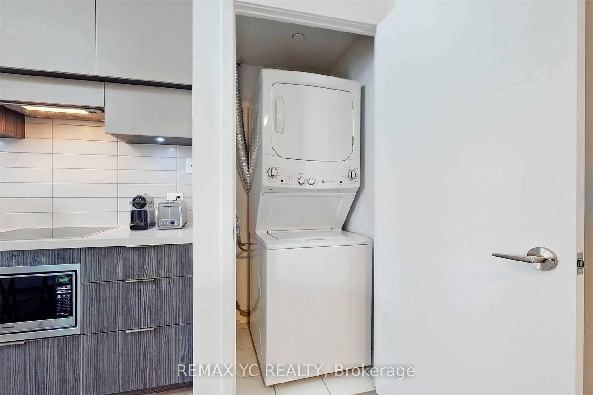 Photo 14 of Unit 2212, 8 Eglinton Avenue E, Toronto, Mount Pleasant East — HOMEH