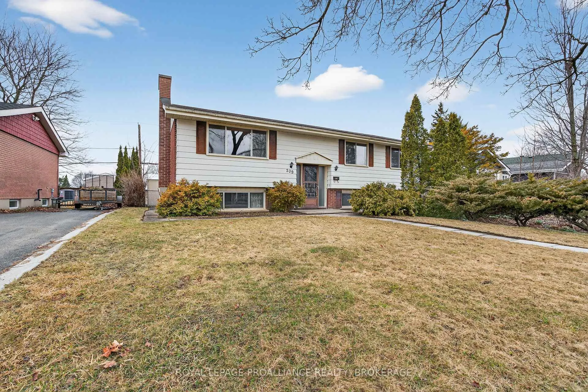 Photo 3 of 209 Glen Castle Road, Kingston, City Southwest — HOMEH