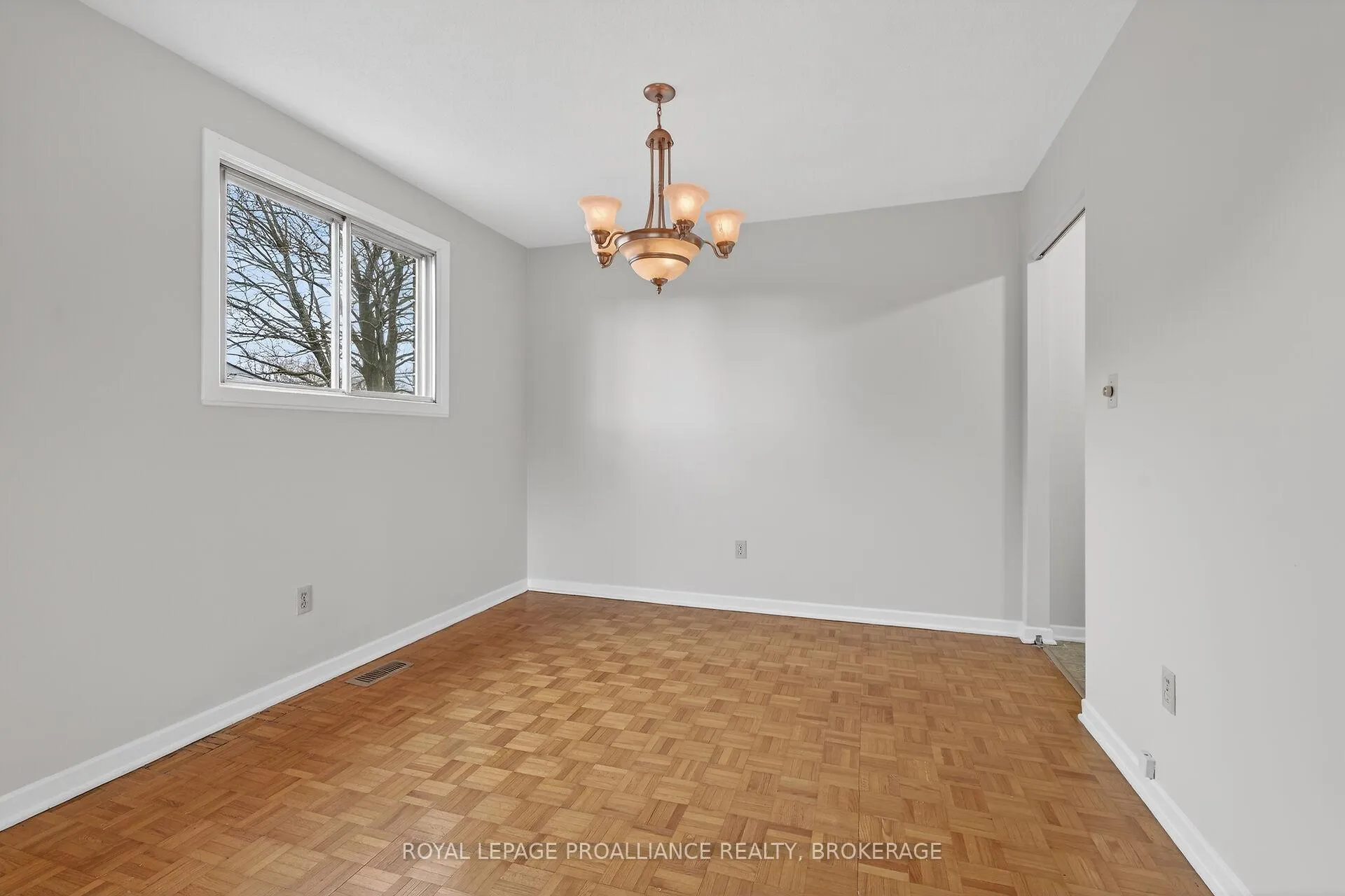 Photo 12 of 209 Glen Castle Road, Kingston, City Southwest — HOMEH