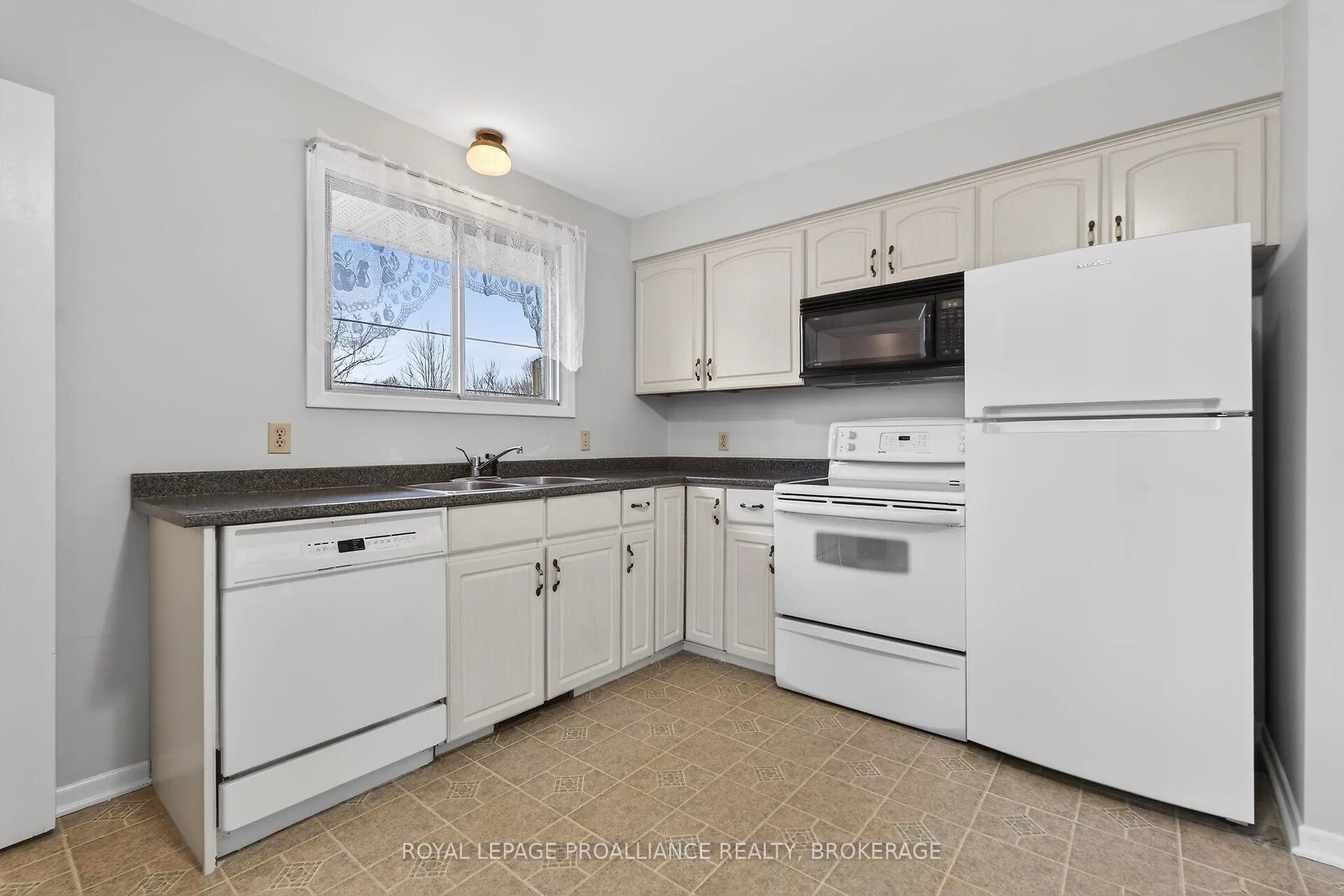 Photo 16 of 209 Glen Castle Road, Kingston, City Southwest — HOMEH