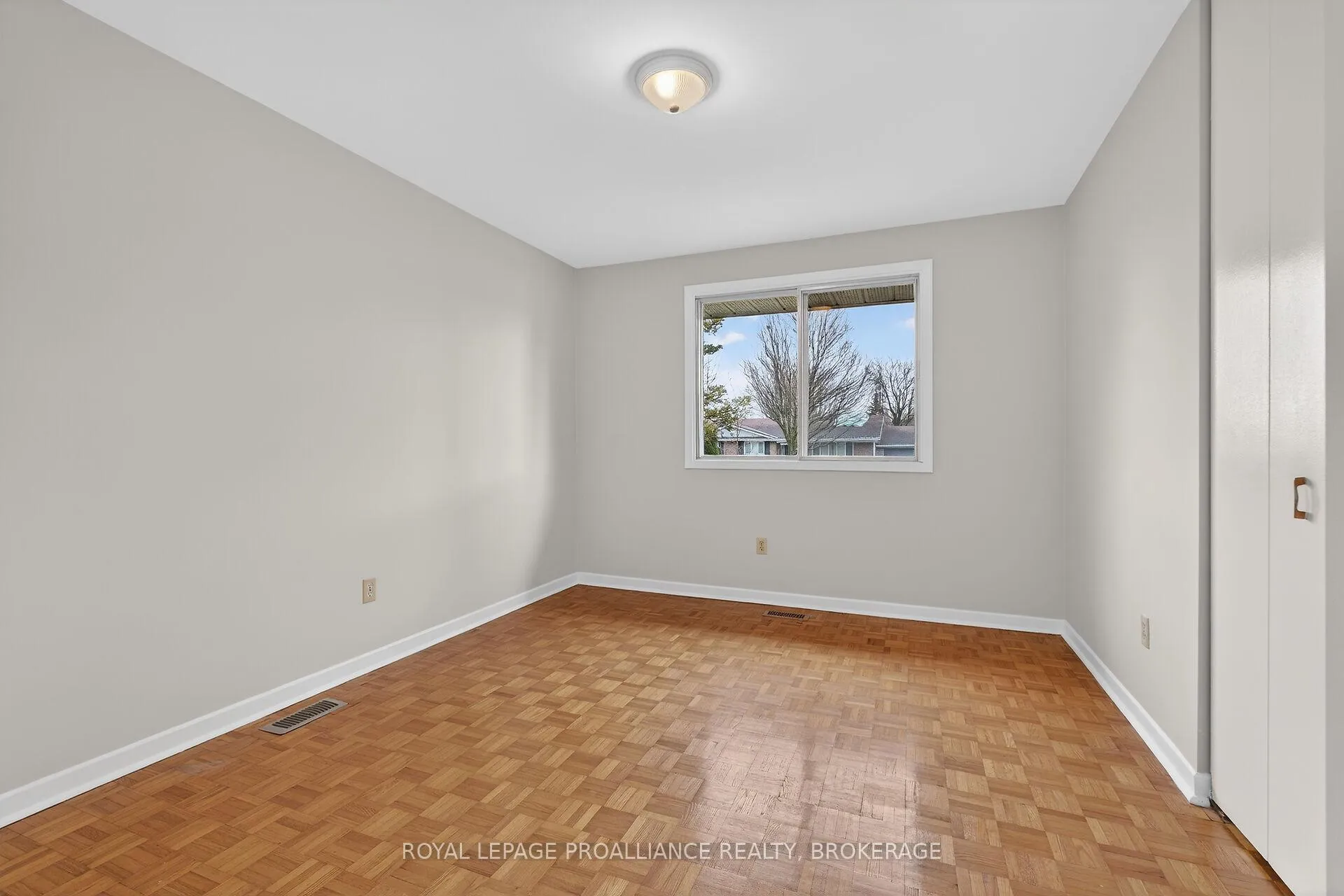 Photo 25 of 209 Glen Castle Road, Kingston, City Southwest — HOMEH