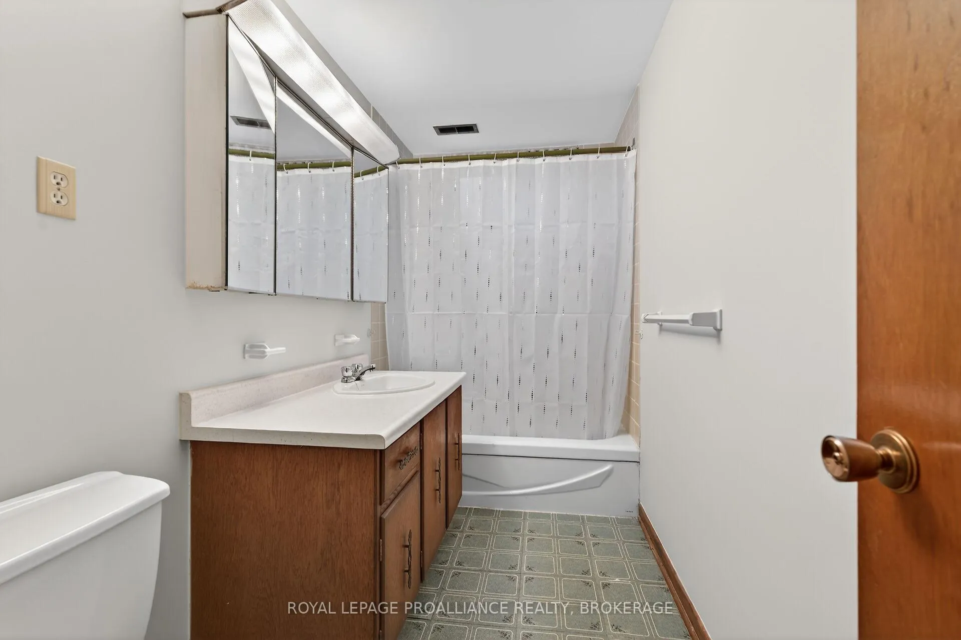 Photo 34 of 209 Glen Castle Road, Kingston, City Southwest — HOMEH