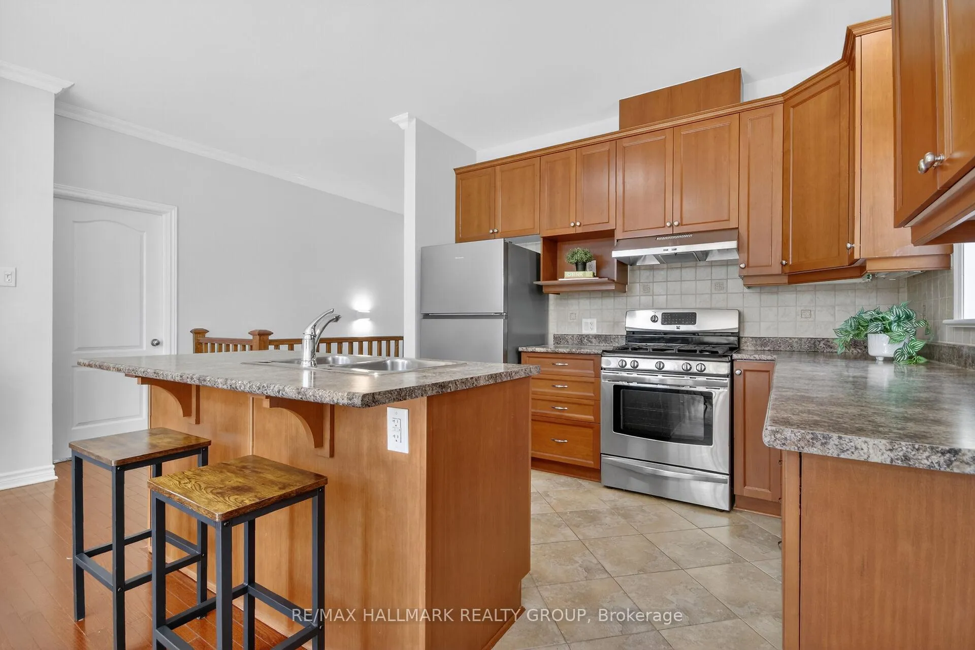 Photo 16 of 335 Jackson Stitt Circle, Ottawa, Stittsville (North) — HOMEH
