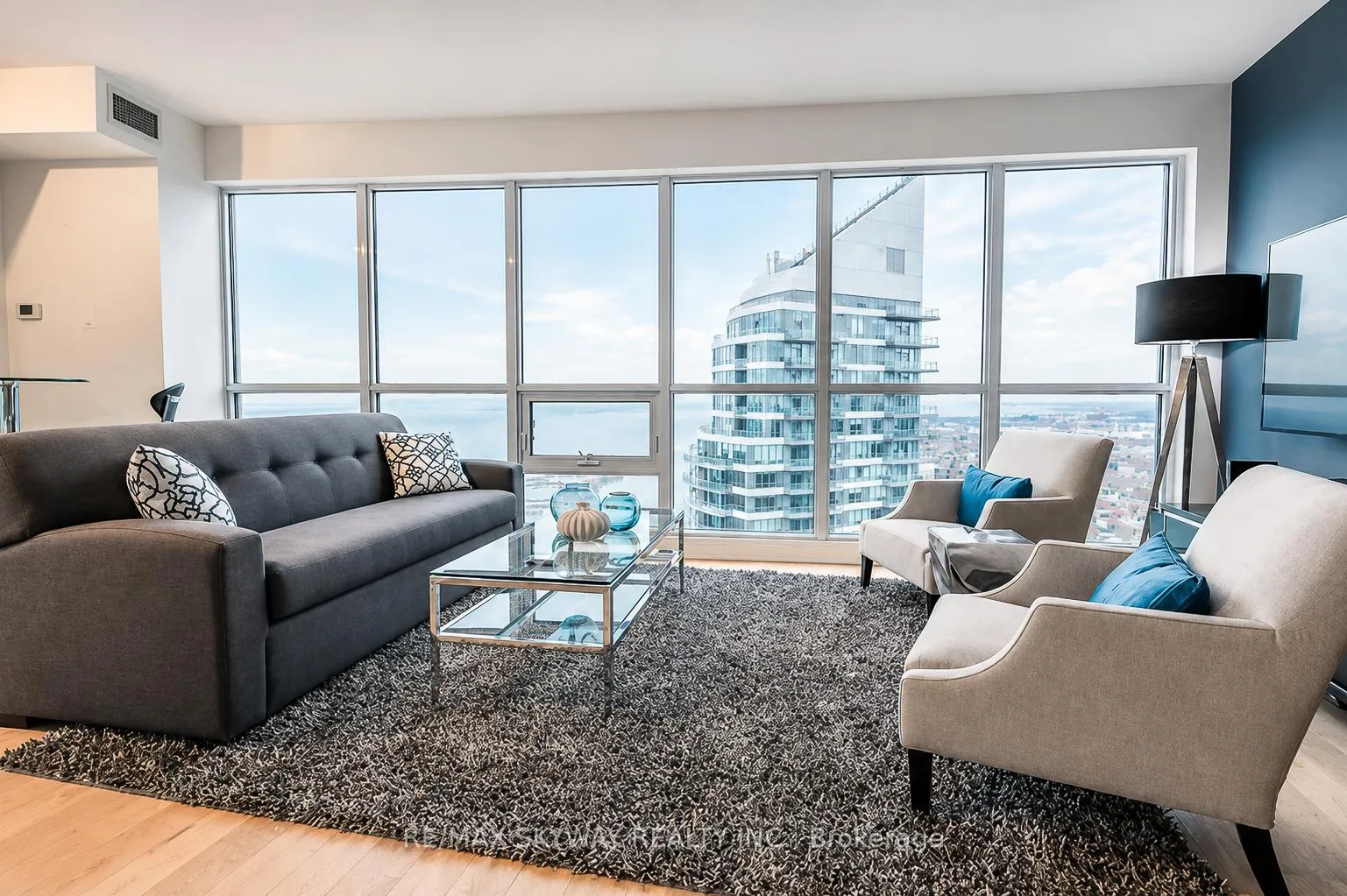 Photo 2 of Unit Lph03, 2212 Lakeshore Boulevard, Etobicoke, Mimico — HOMEH