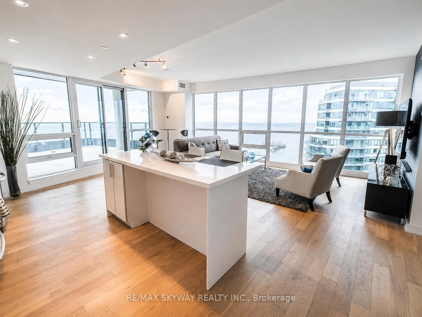 Photo 13 of Unit Lph03, 2212 Lakeshore Boulevard, Etobicoke, Mimico — HOMEH
