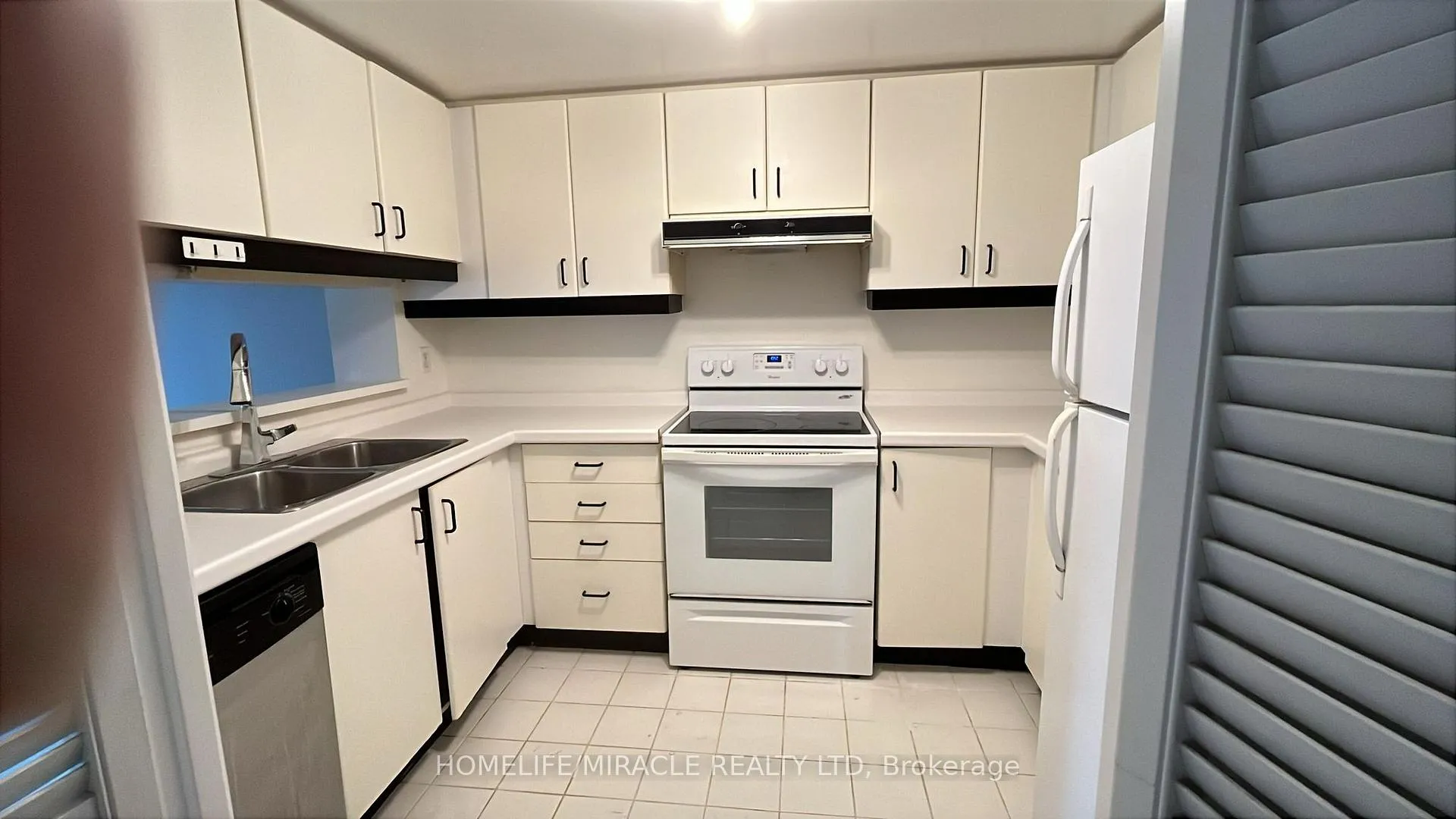 Photo 9 of Unit 1907, 717 Bay Street, Toronto, Bay Street Corridor — HOMEH