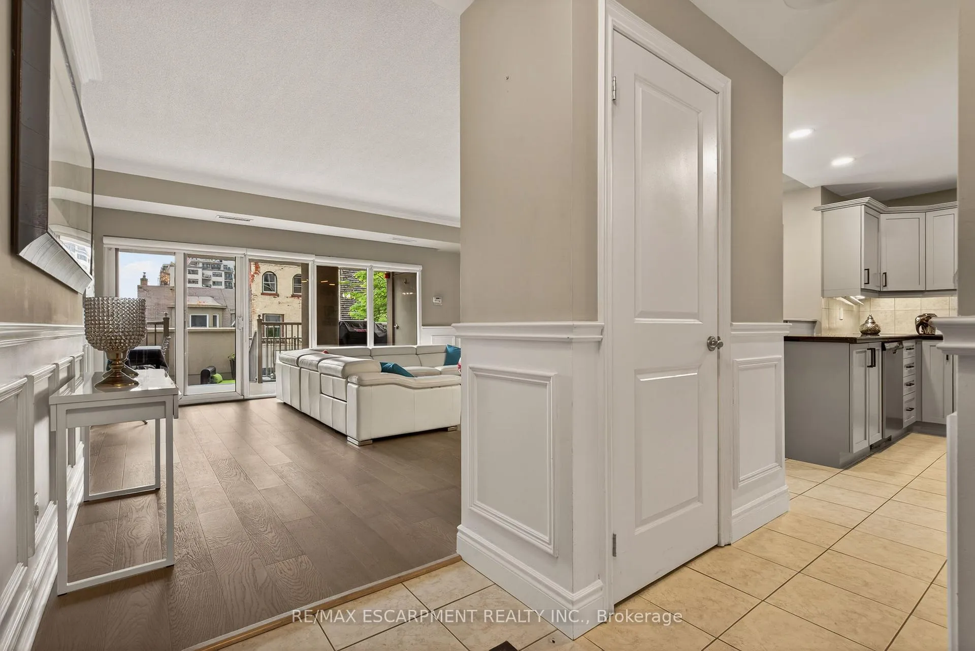 Photo 4 of Unit 202, 1477 Lakeshore Road, Burlington, Brant — HOMEH