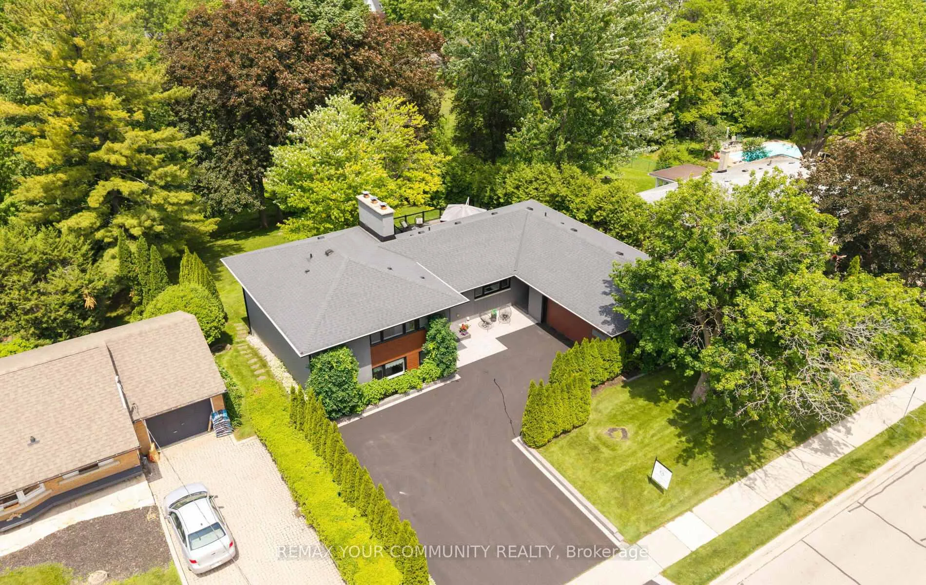 Photo 2 of 48 Royal Road, Aurora, Aurora Village — HOMEH