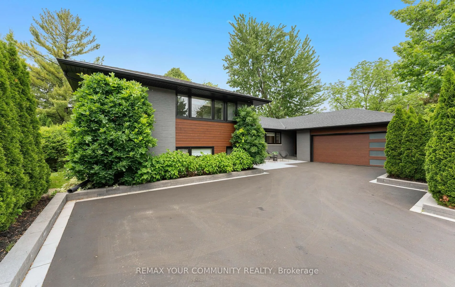 Photo 3 of 48 Royal Road, Aurora, Aurora Village — HOMEH