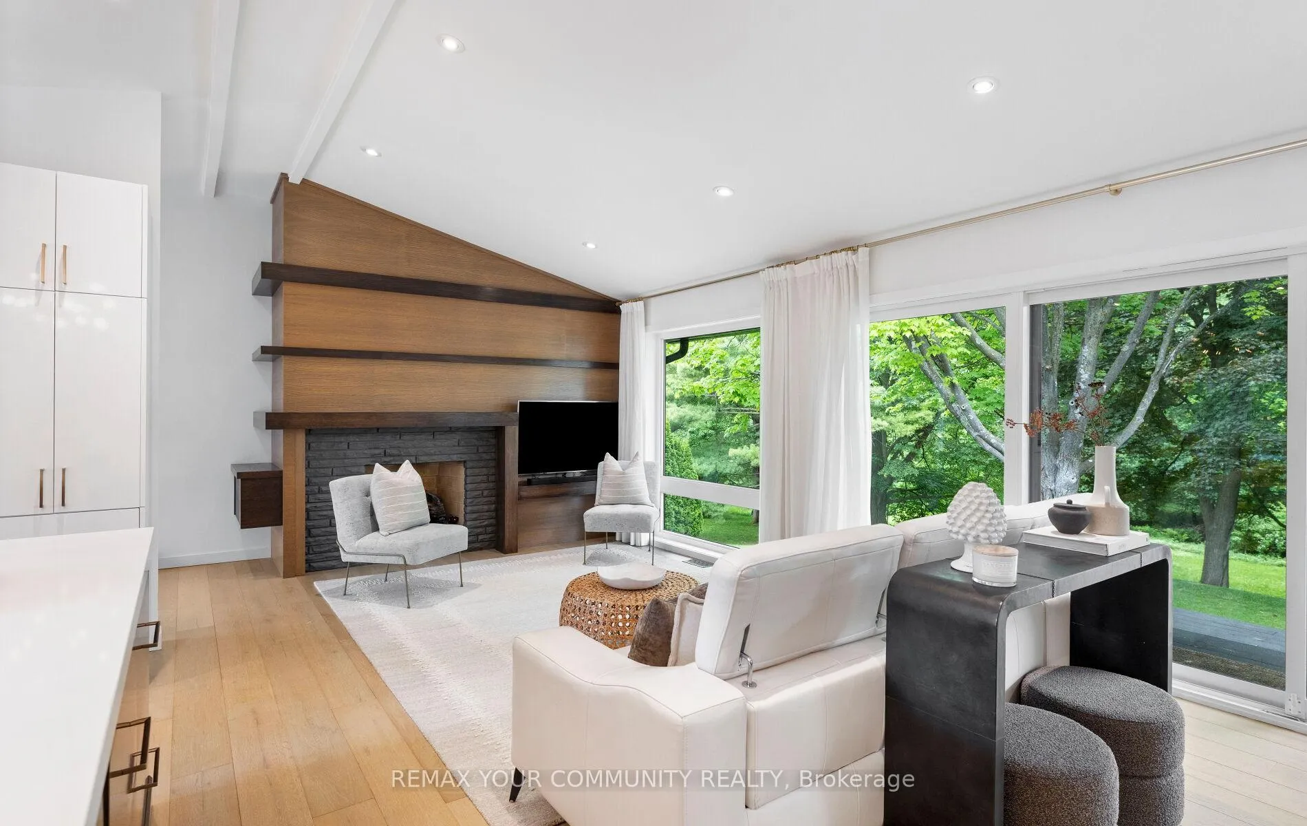 Photo 7 of 48 Royal Road, Aurora, Aurora Village — HOMEH