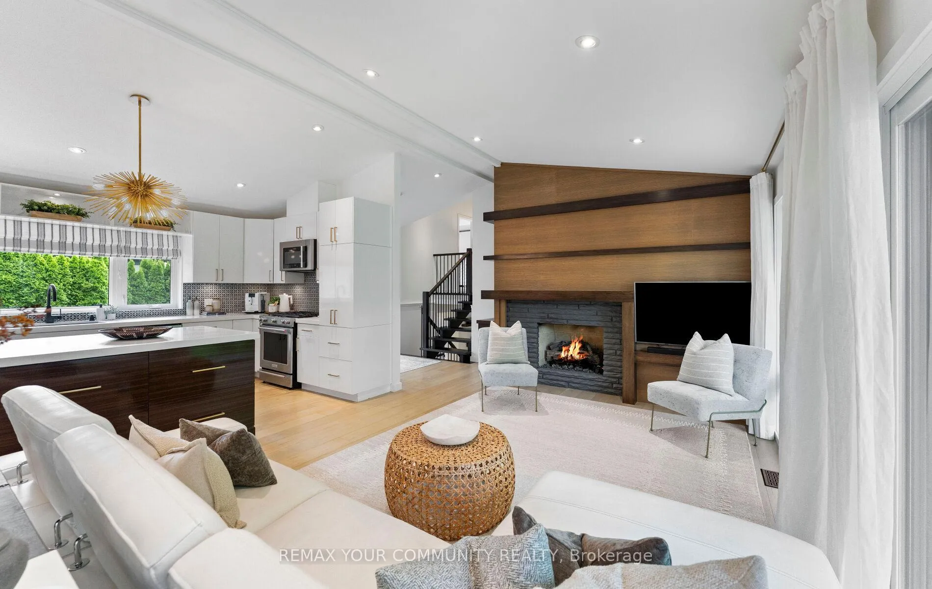 Photo 9 of 48 Royal Road, Aurora, Aurora Village — HOMEH