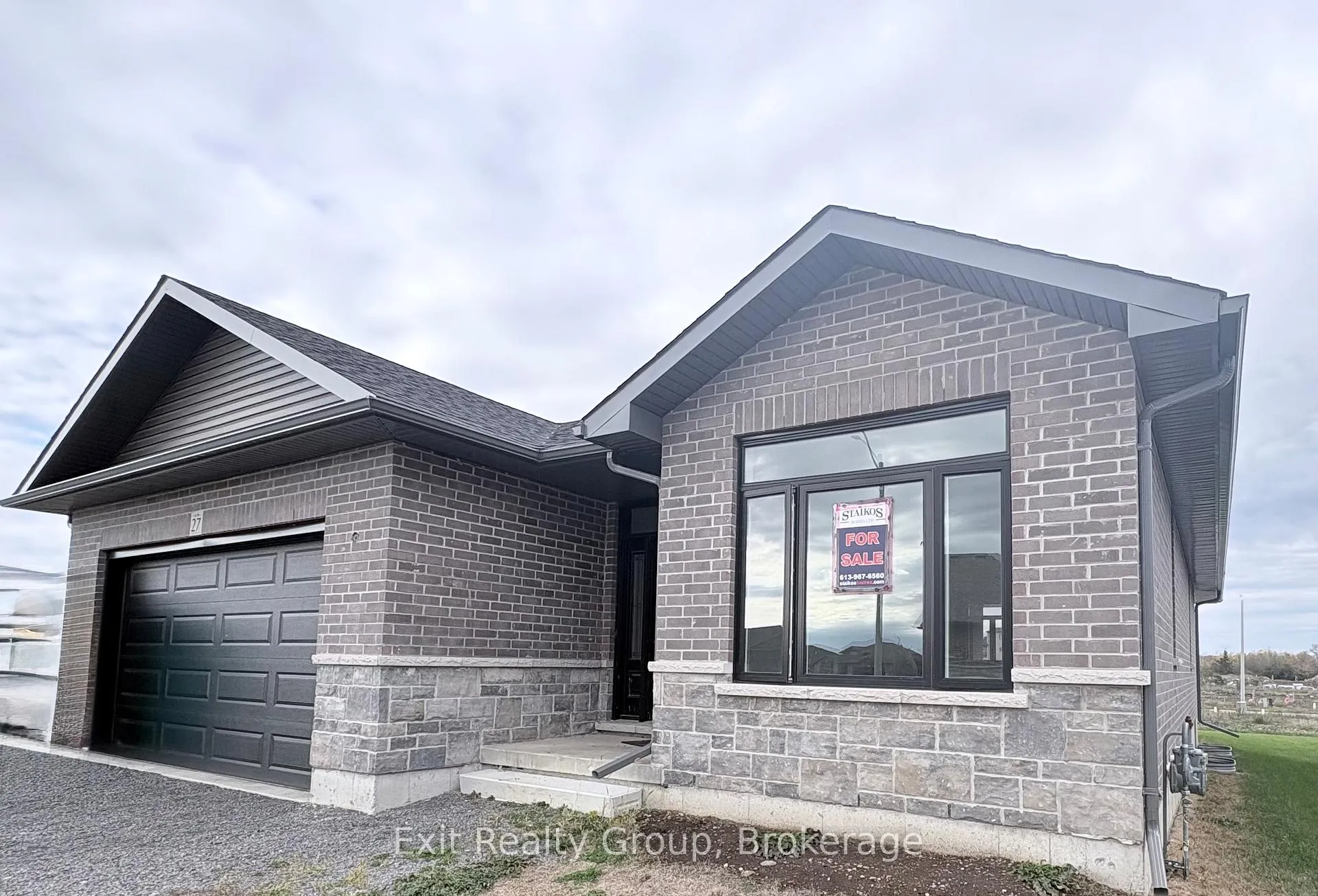 Photo 2 of 27 Sulmon Street, Belleville, Thurlow Ward — HOMEH