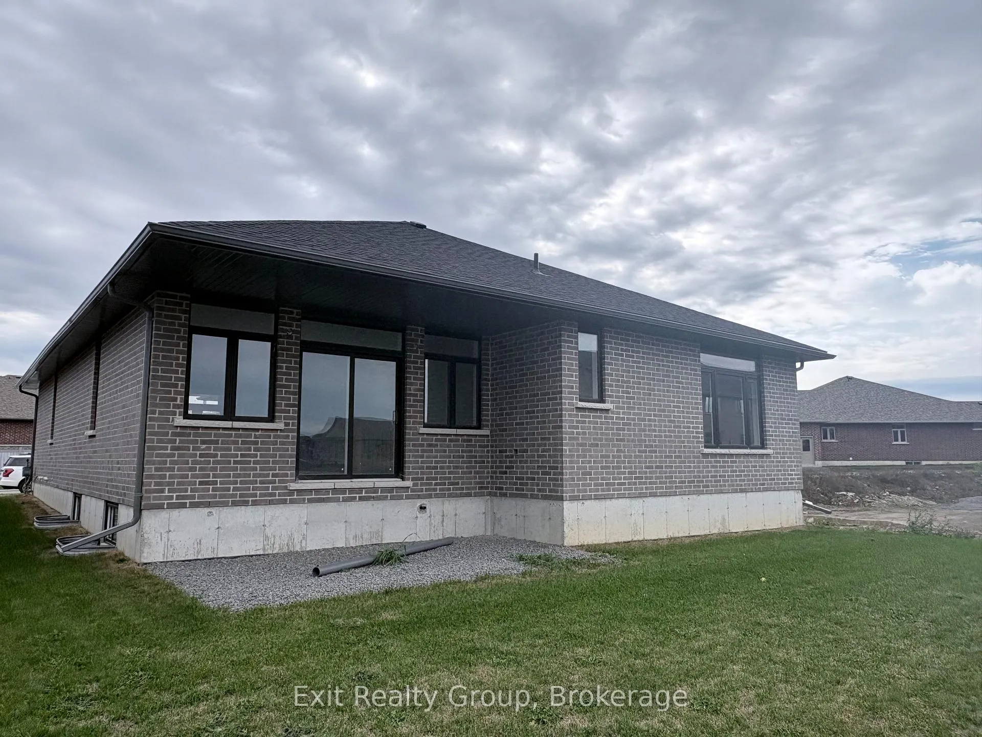 Photo 7 of 27 Sulmon Street, Belleville, Thurlow Ward — HOMEH