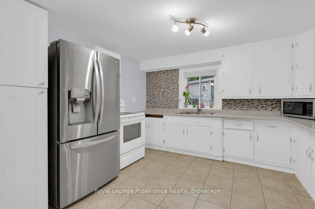 Photo 10 of 57 Albion Street, Belleville, Belleville Ward — HOMEH