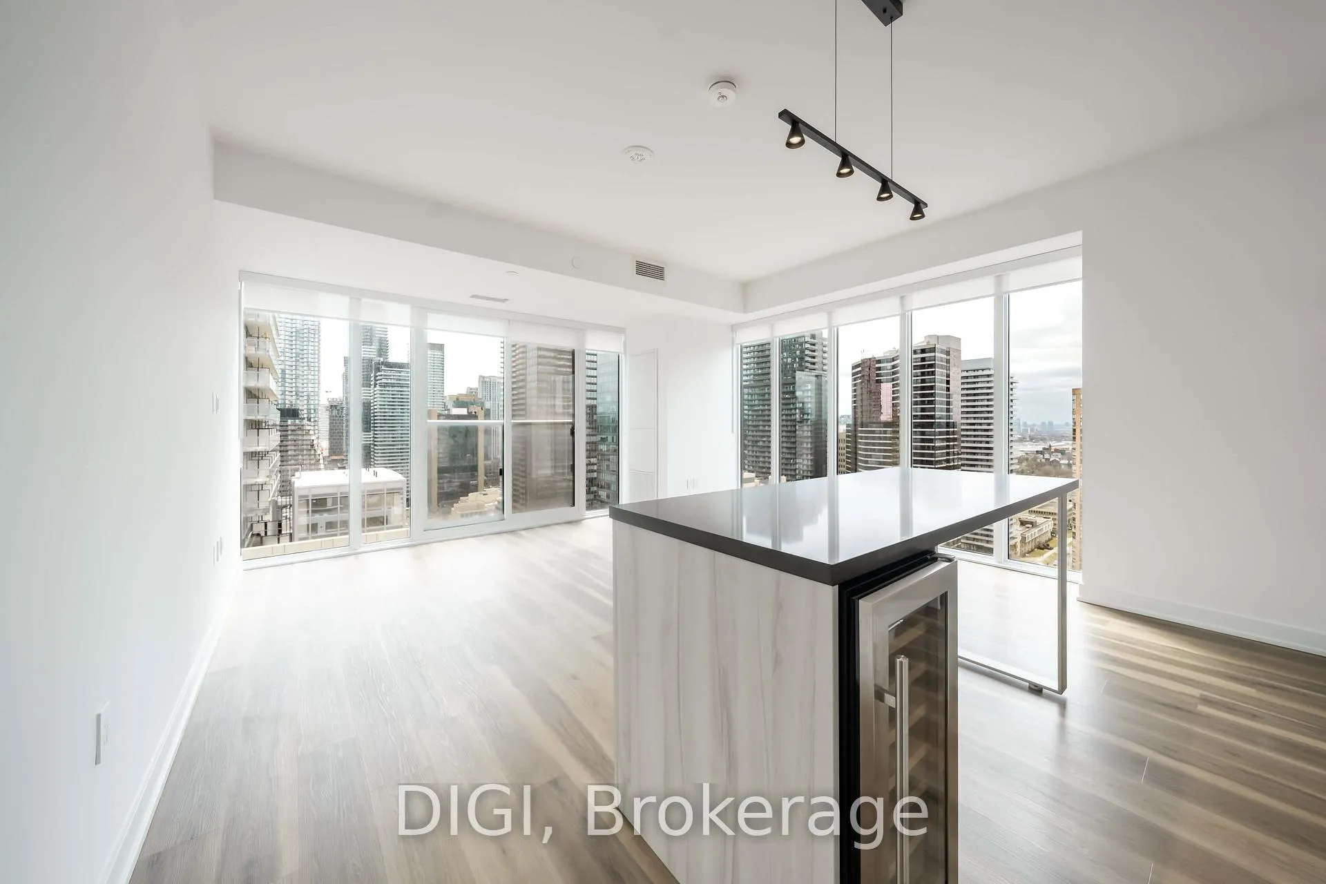 Photo 5 of Unit 2302, 8 Gloucester Street, Toronto, Church-Yonge Corridor — HOMEH