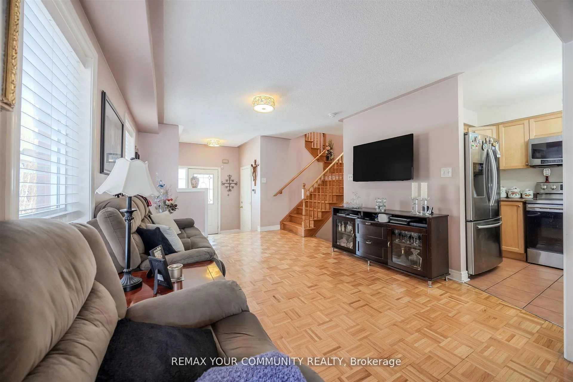 Photo 8 of 50 Lodgeway Drive, Vaughan, Rural Vaughan — HOMEH