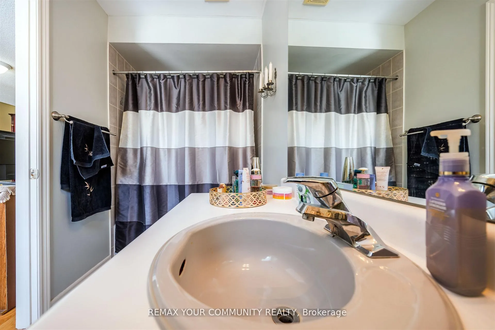 Photo 25 of 50 Lodgeway Drive, Vaughan, Rural Vaughan — HOMEH