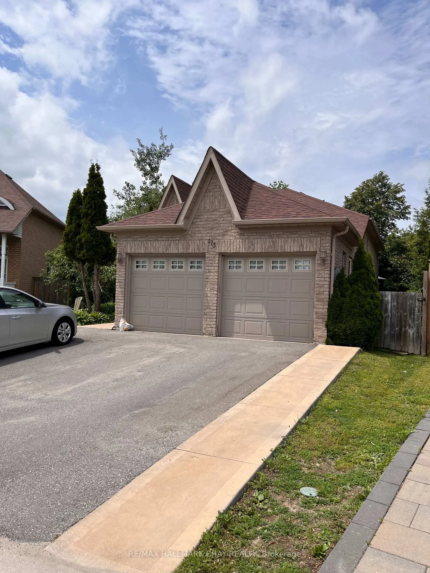 Photo 3 of 173 Wessenger Drive, Barrie, Holly — HOMEH