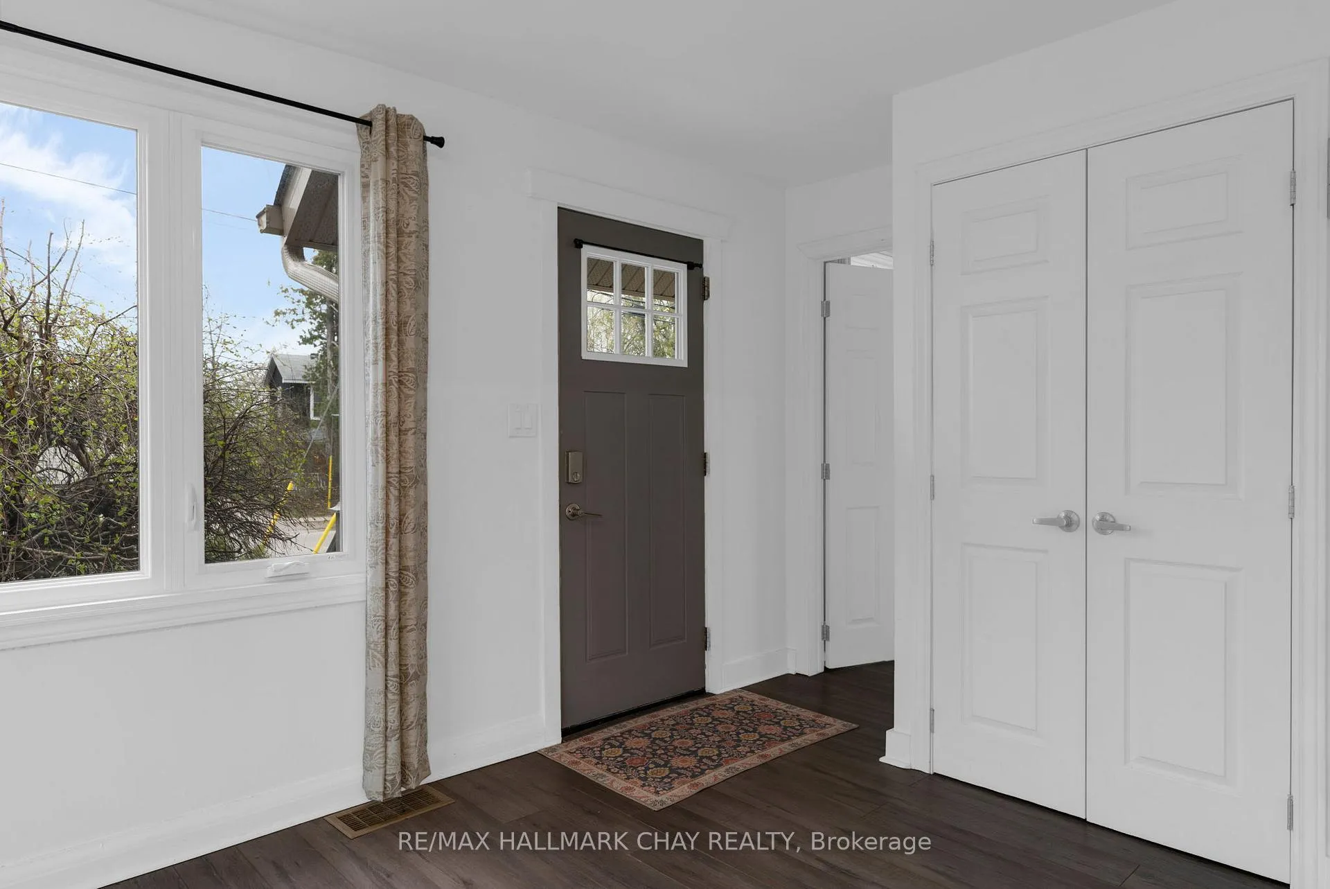 Photo 5 of 296 Barrie Road, Orillia — HOMEH